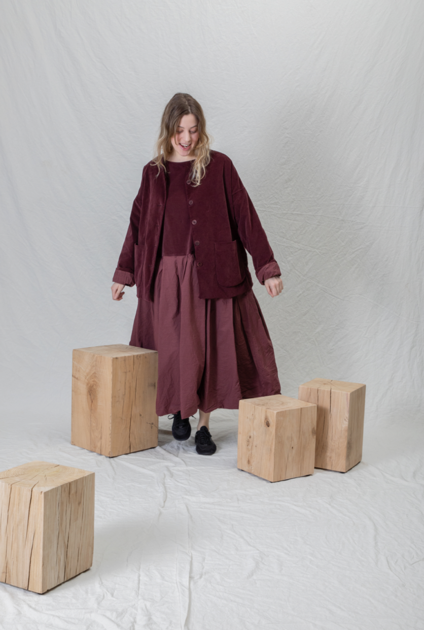 Album Di Famiglia V/TC Boatneck Pleat Dress Wine PRE-ORDER