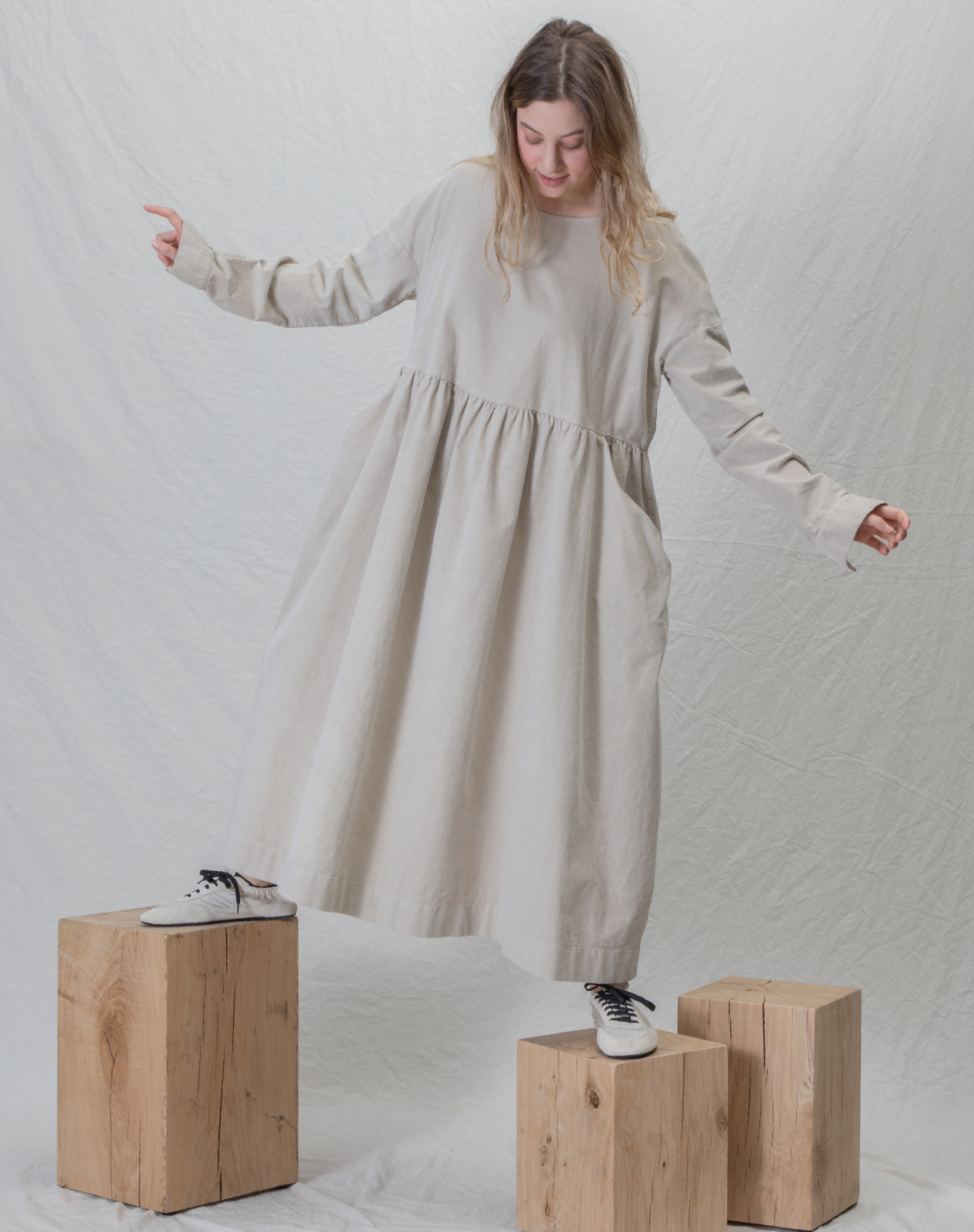 Album Di Famiglia V Round-Neck Dress Brown PRE-ORDER