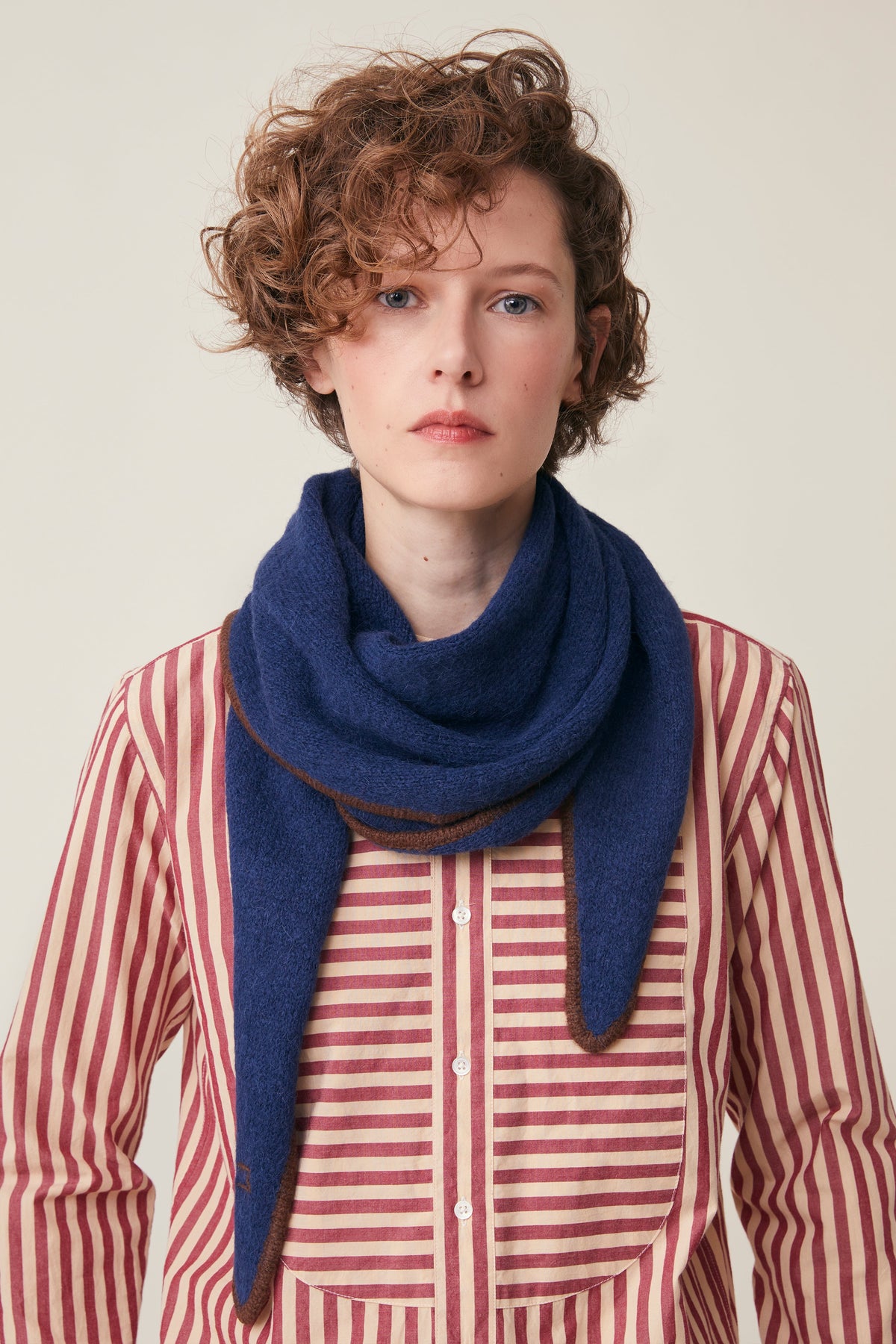 Mois Mont Elly Scarf Comedia