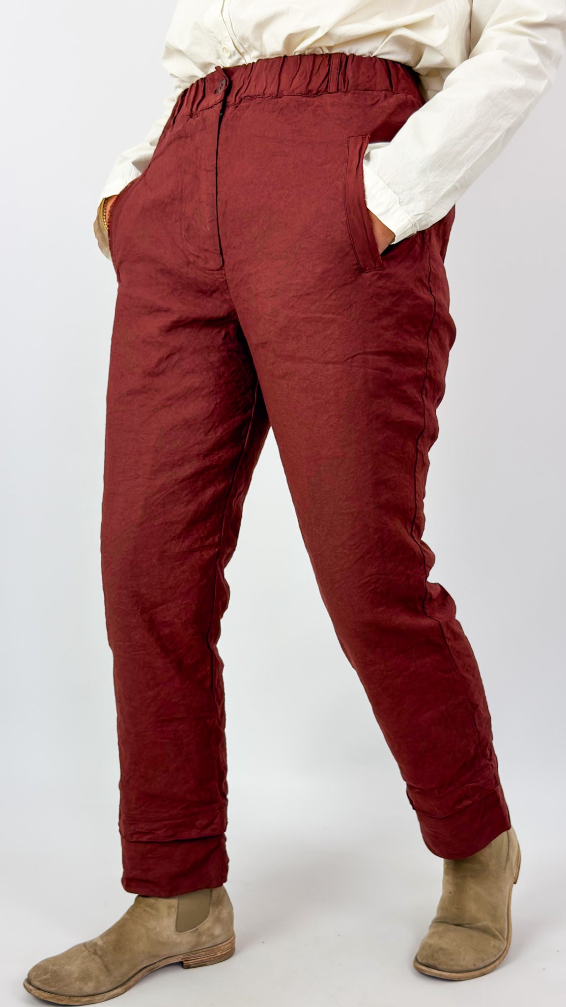 Aequamente 205 Trousers Amarena