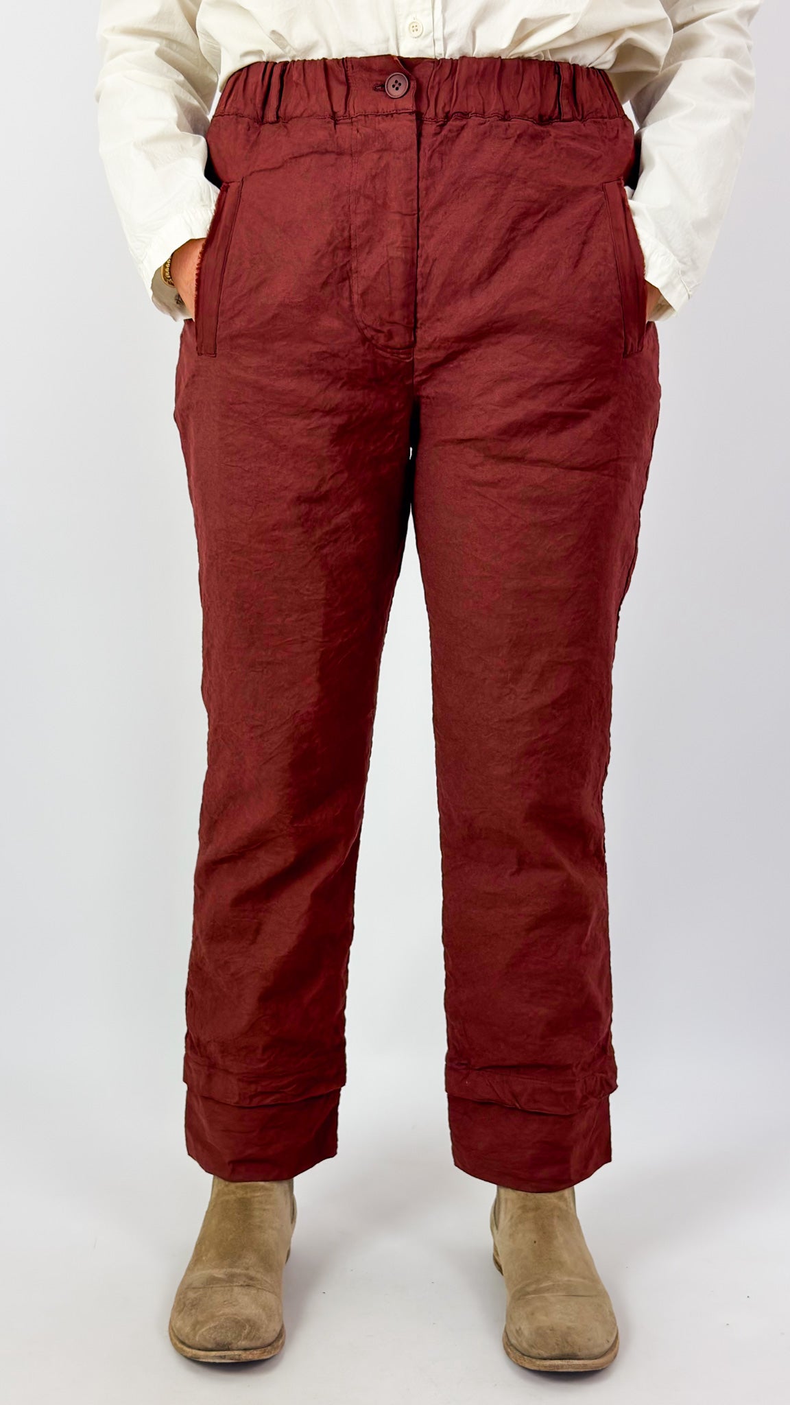 Aequamente 205 Trousers Amarena