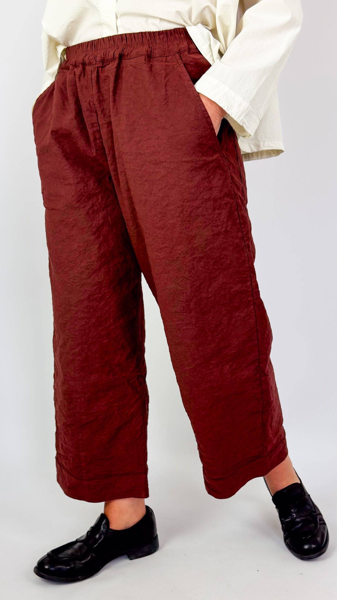 Aequamente 207 Trousers Amarena