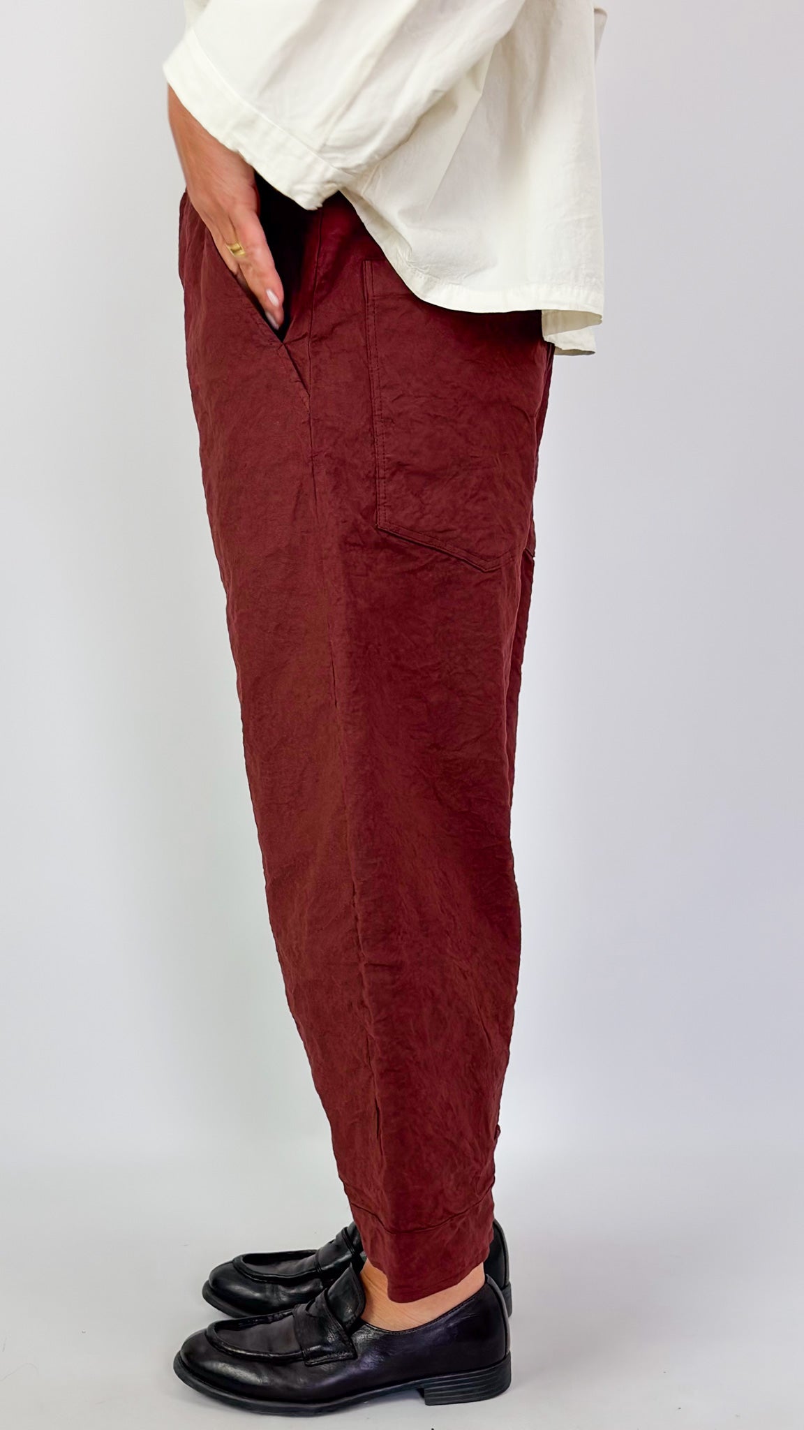 Aequamente 207 Trousers Amarena