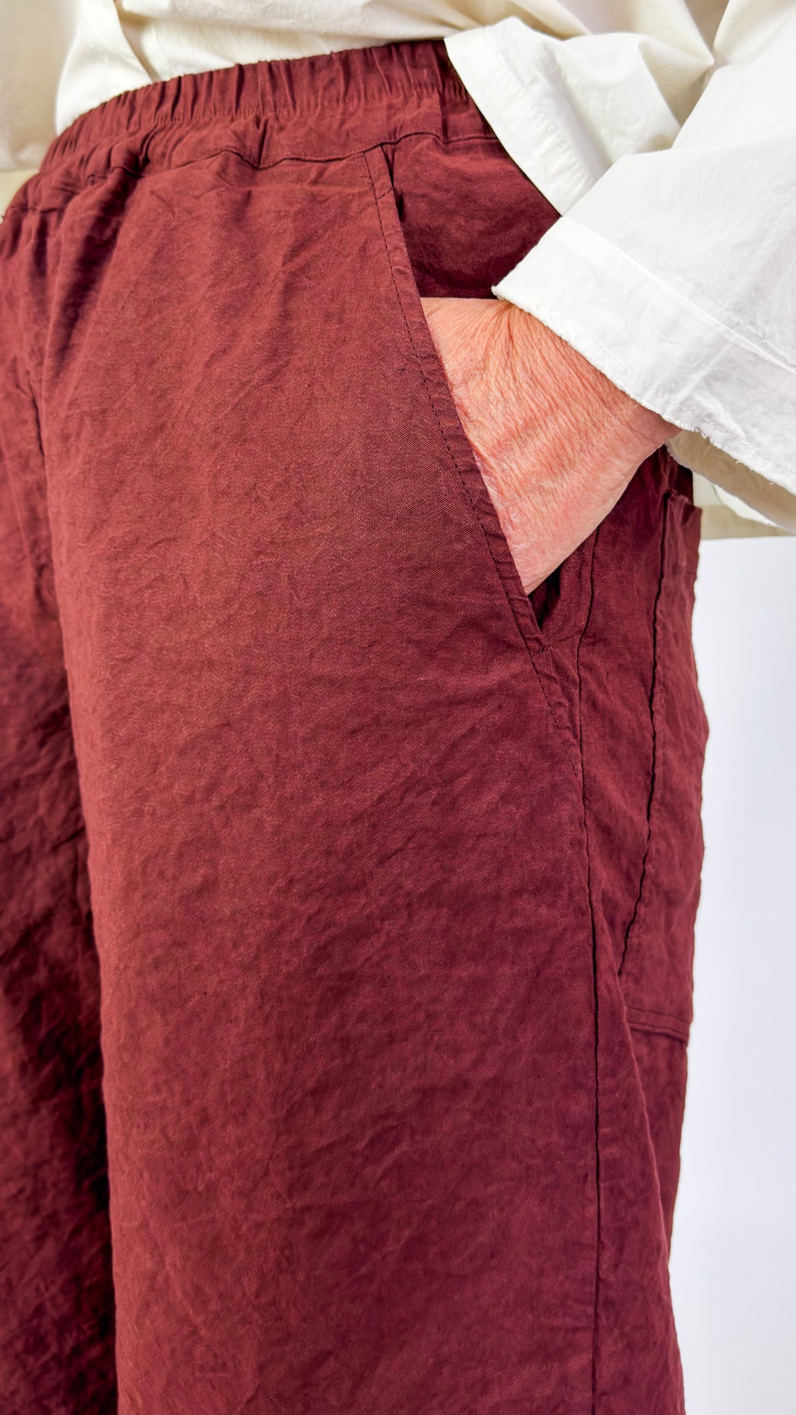 Aequamente 207 Trousers Amarena