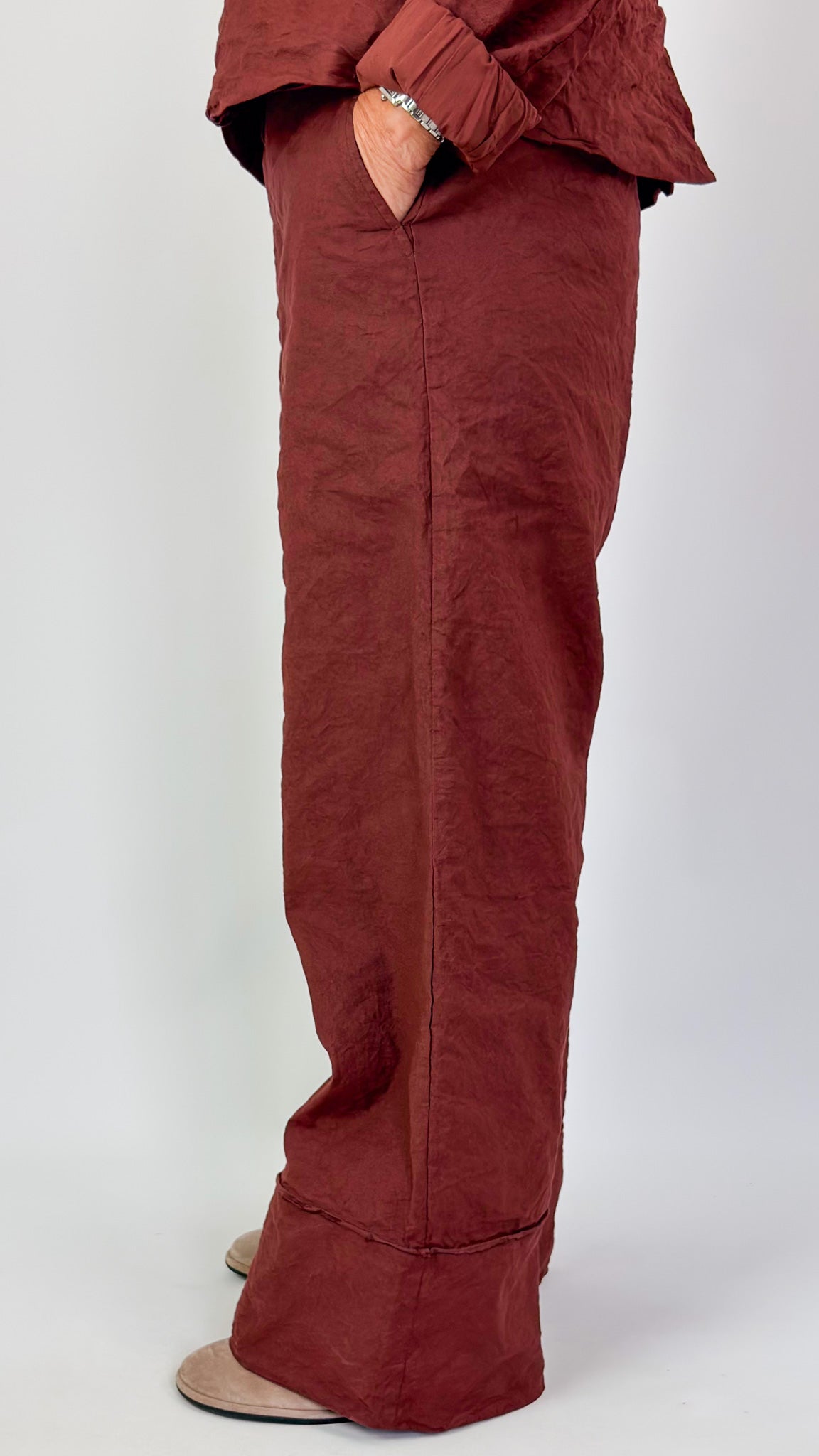 Aequamente 206 Trousers Amarena