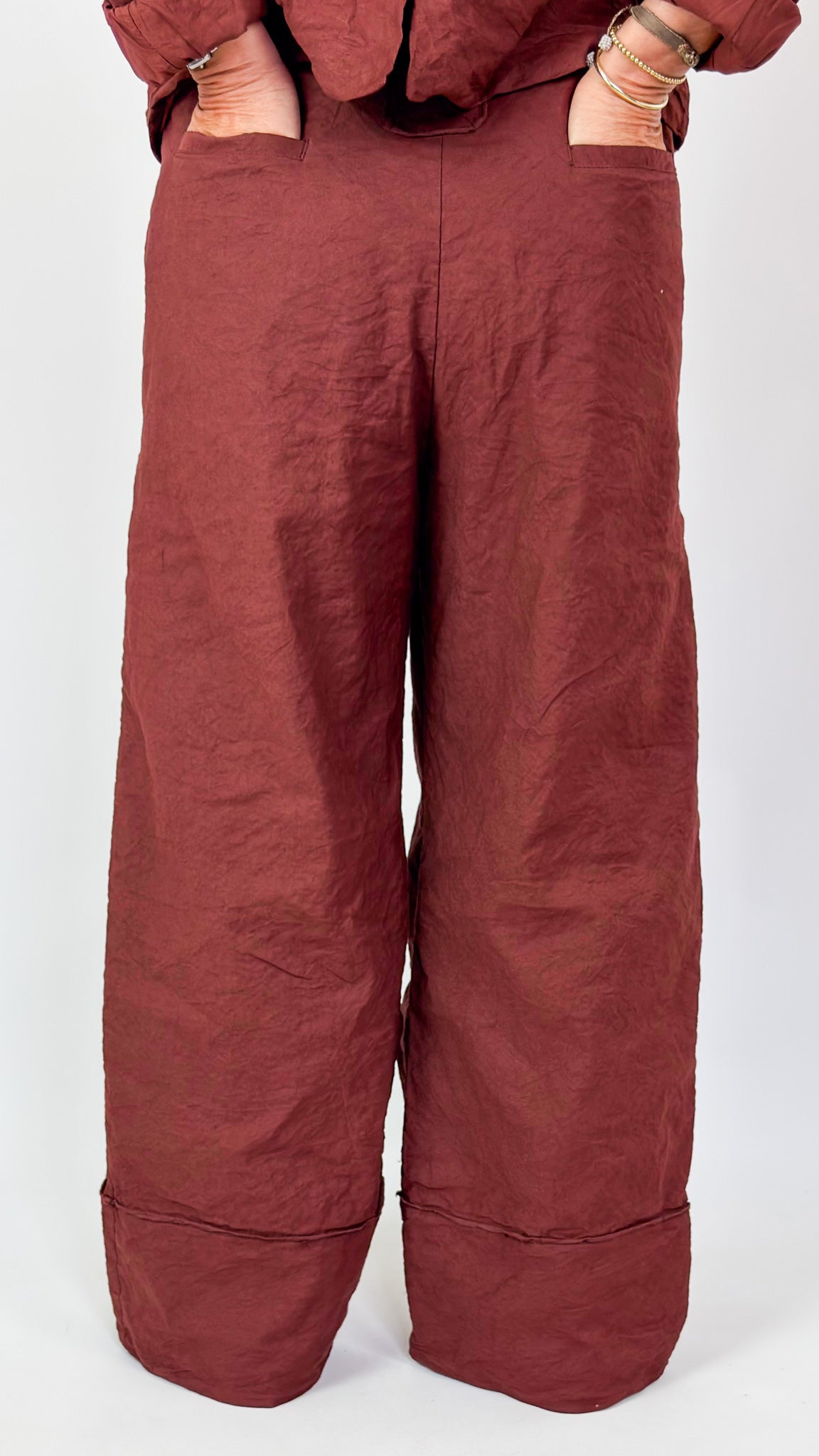 Aequamente 206 Trousers Amarena