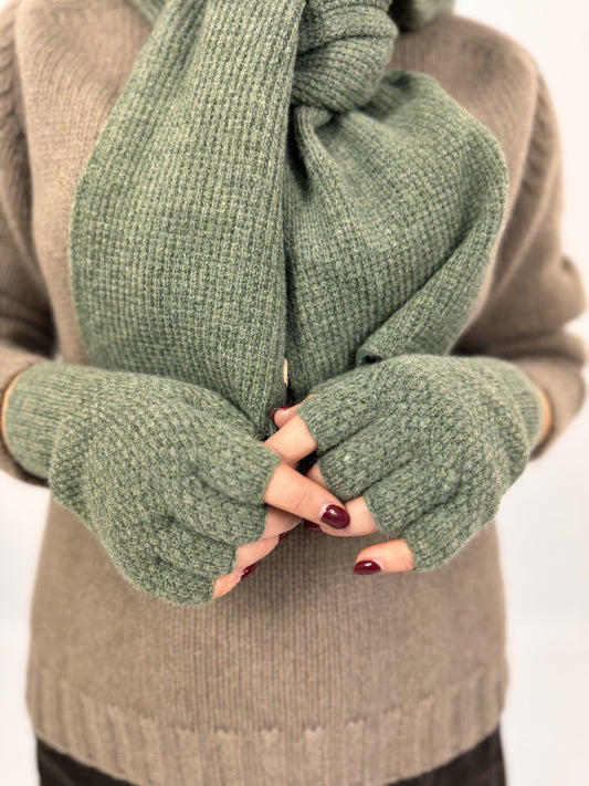 Cordelia James Moss Stitch Mittens