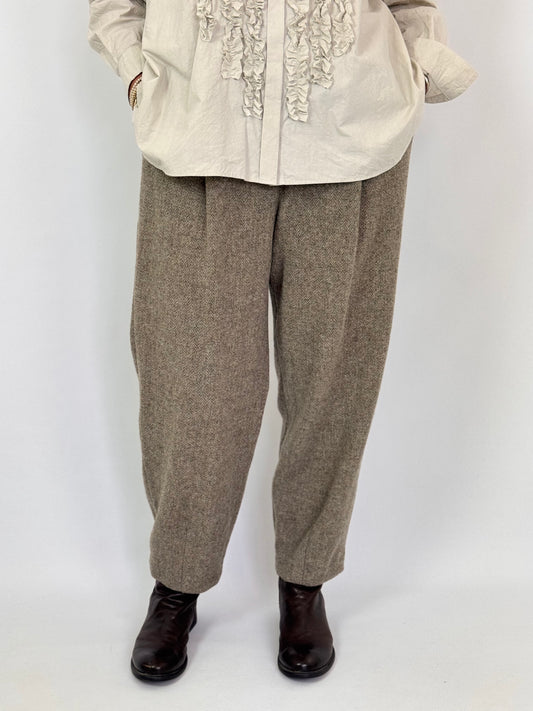 Kagure 128 Tapered Trousers Beige