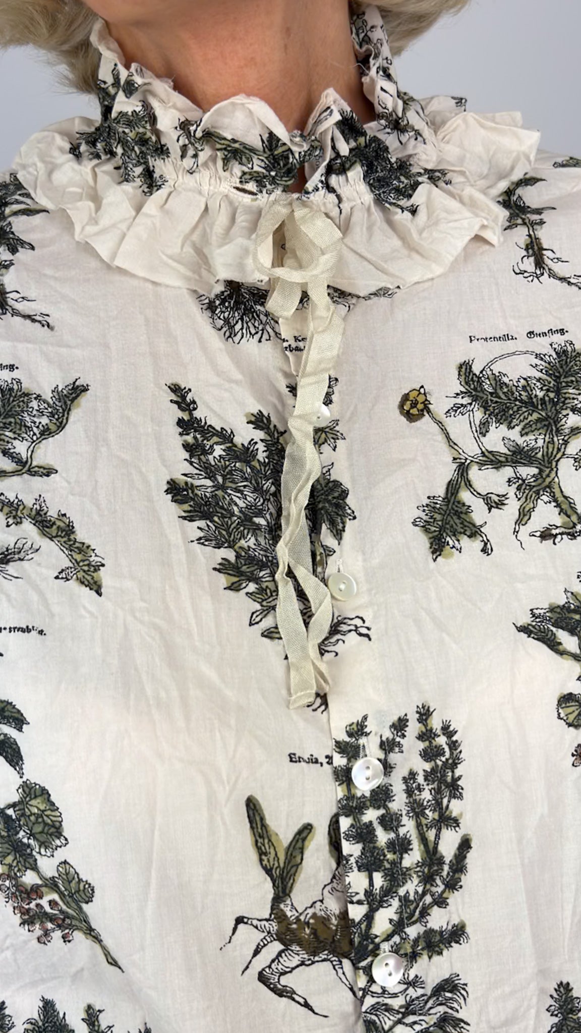 Pas De Calais 6858 Herbal Print Blouse Ivory