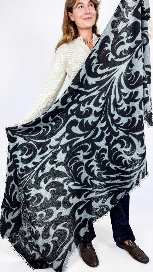 Mirror In The Sky A350 Shawl Flower Grey/Black