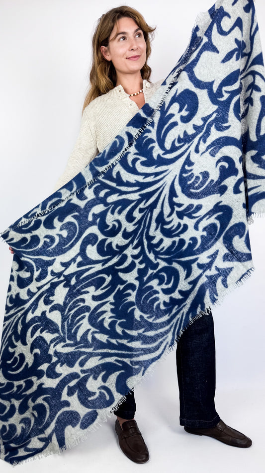 Mirror In The Sky A350 Shawl Flower Grey/Lust