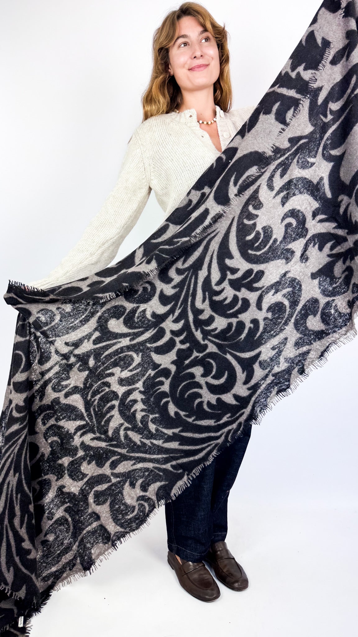 Mirror In The Sky A350 Shawl Flower Coffee/Black