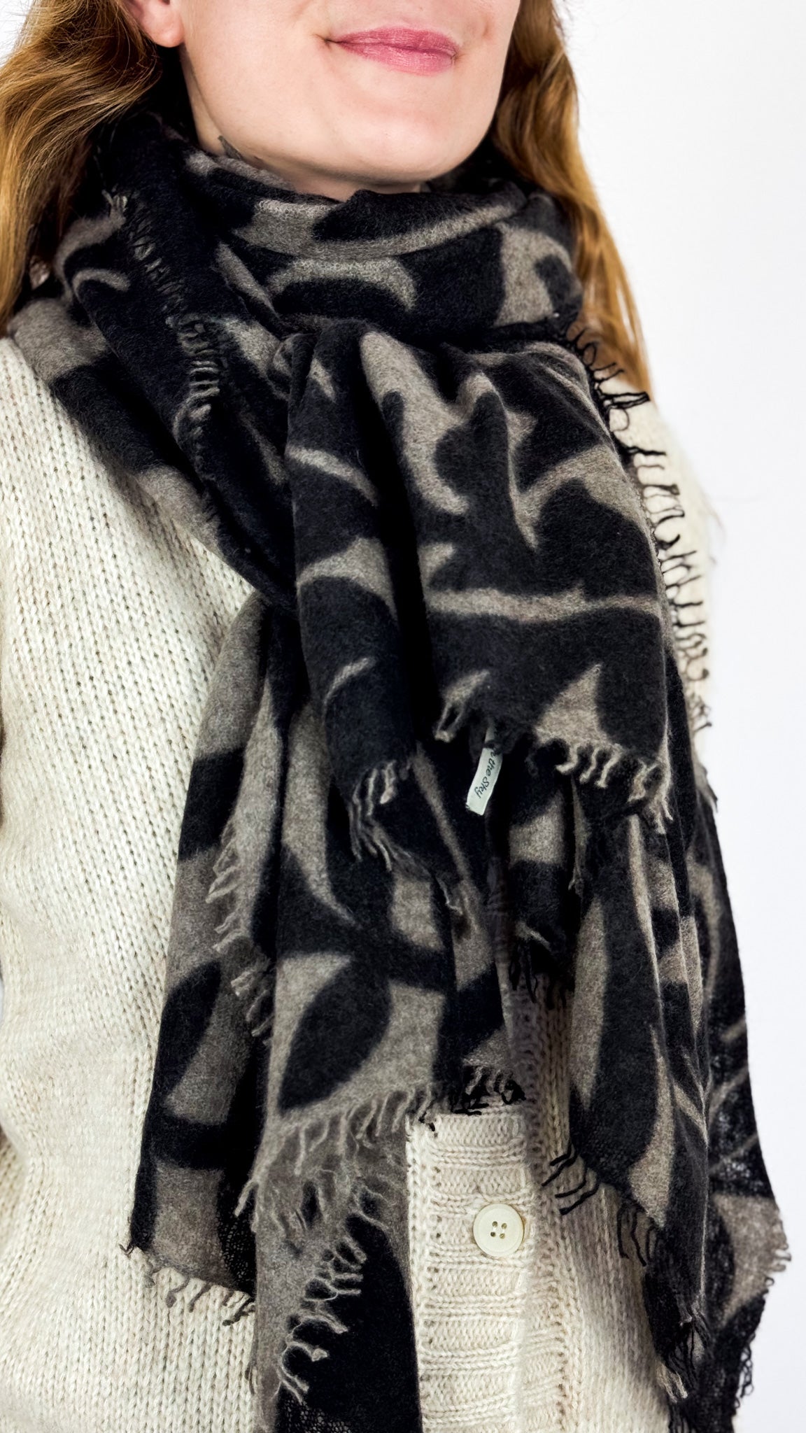 Mirror In The Sky A350 Shawl Flower Coffee/Black