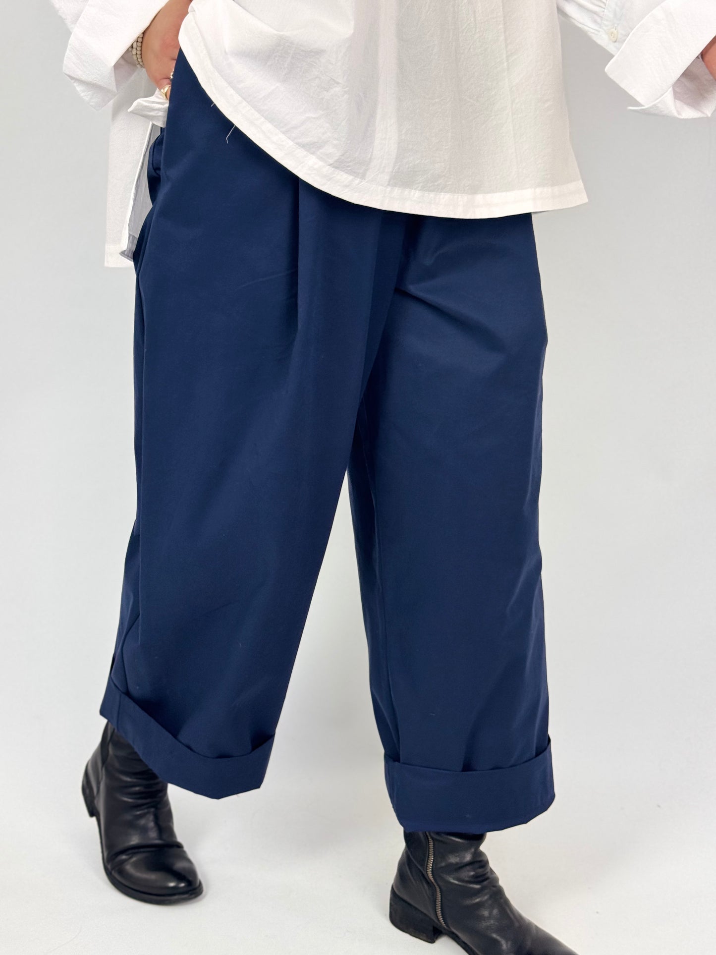 Les Filles d'Ailleurs 366 Trousers Navy