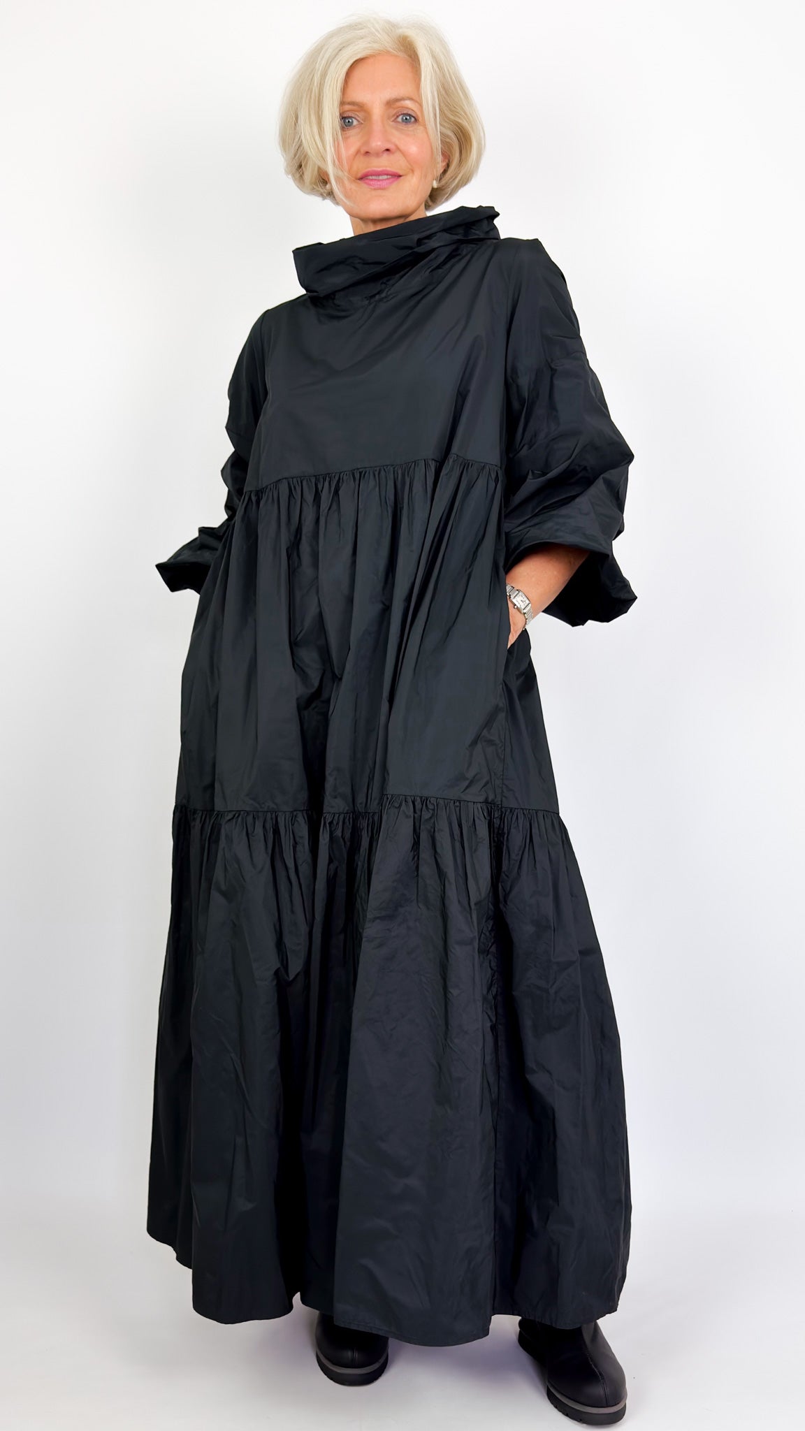 Neirami 320 Dress Black