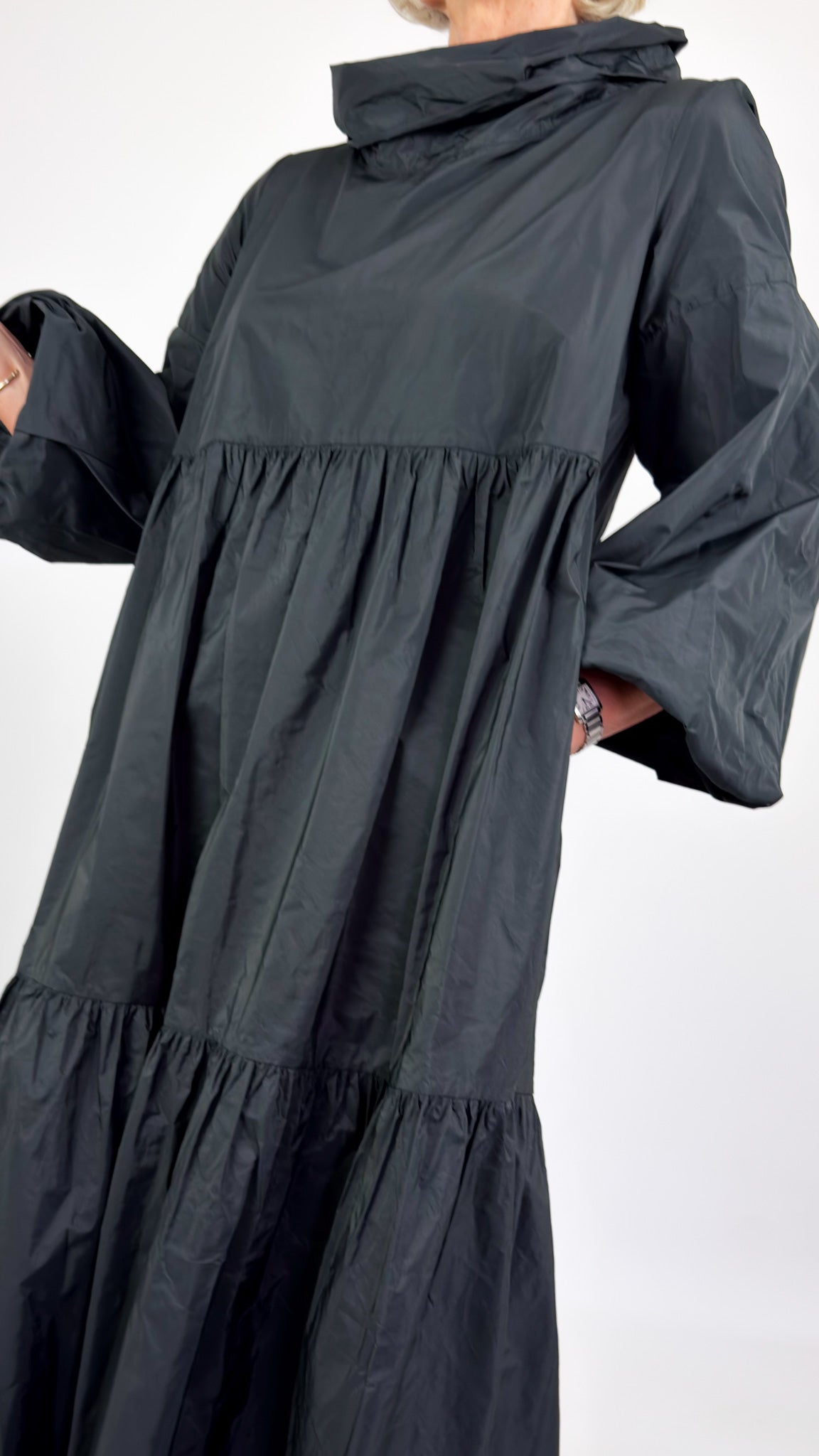 Neirami 320 Dress Black