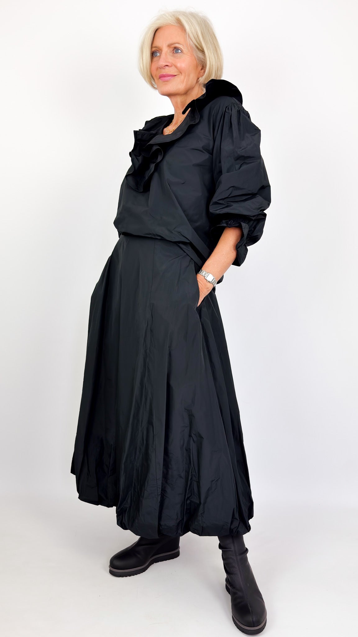 Neirami 116 Skirt Black