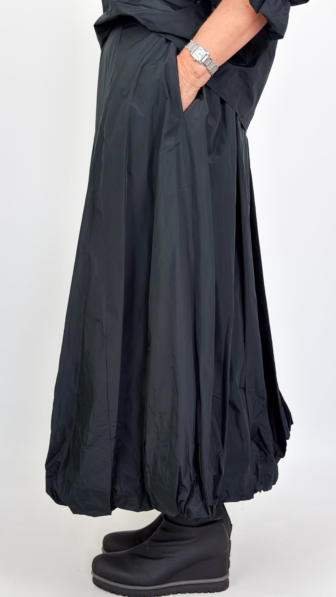 Neirami 116 Skirt Black