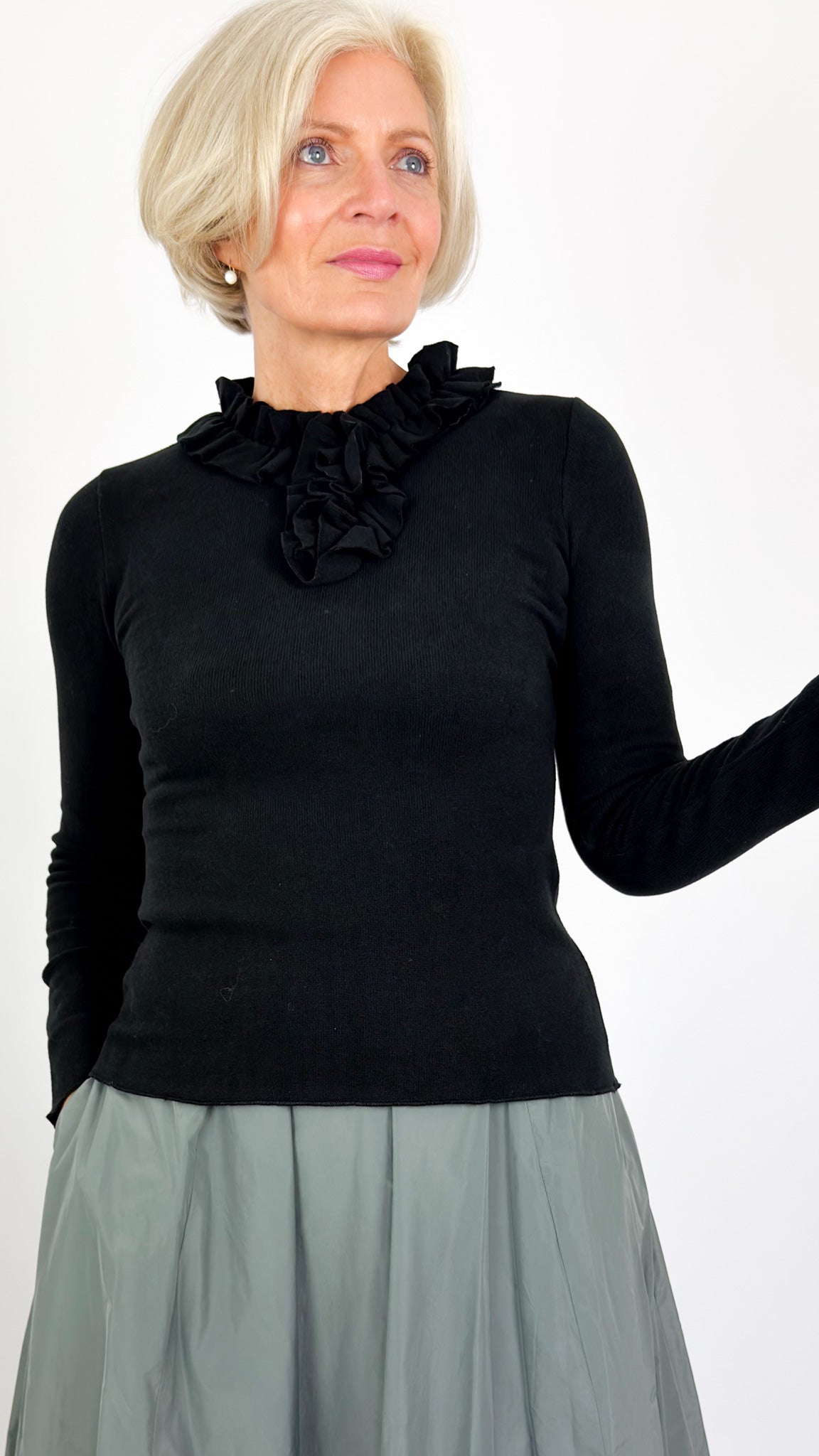 Neirami 302 Jumper Black