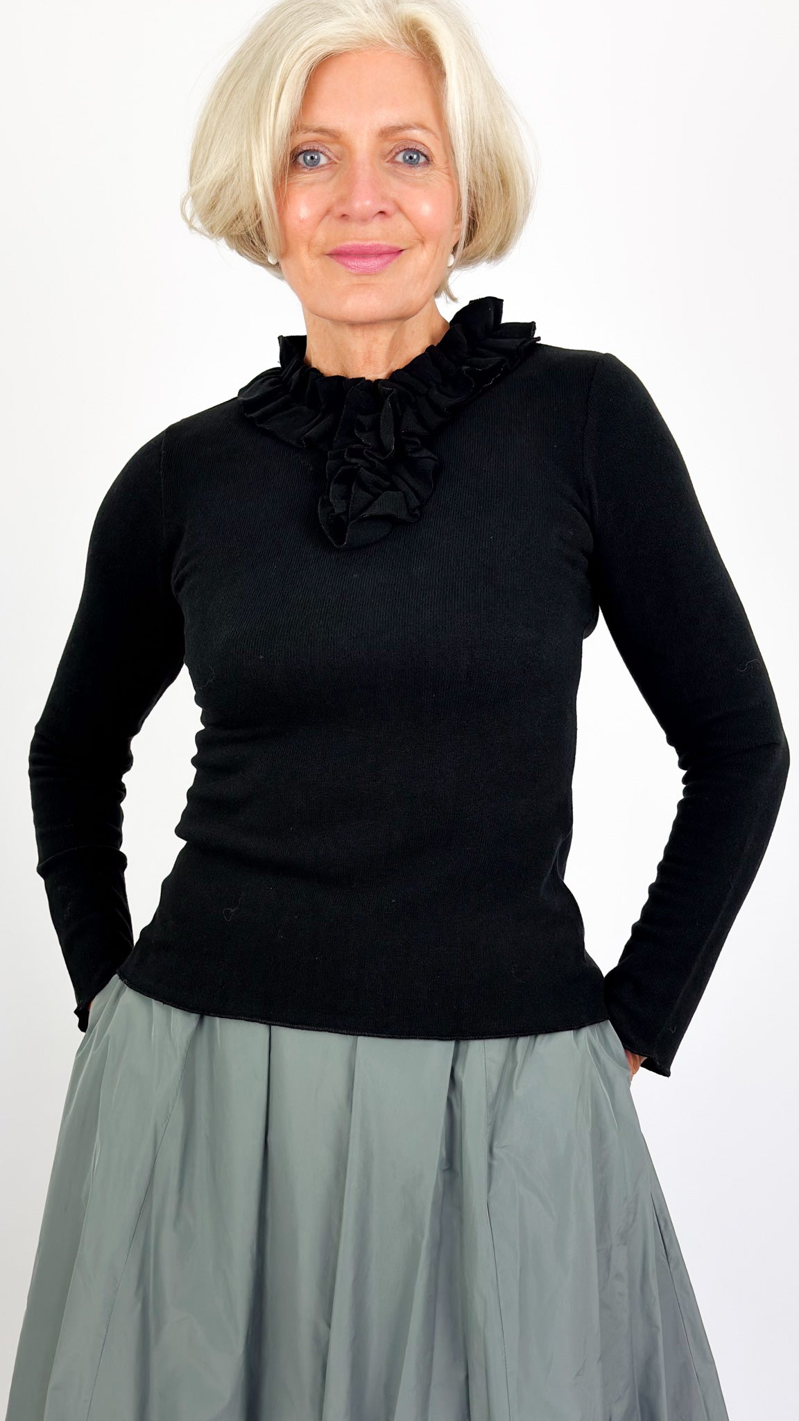 Neirami 302 Jumper Black