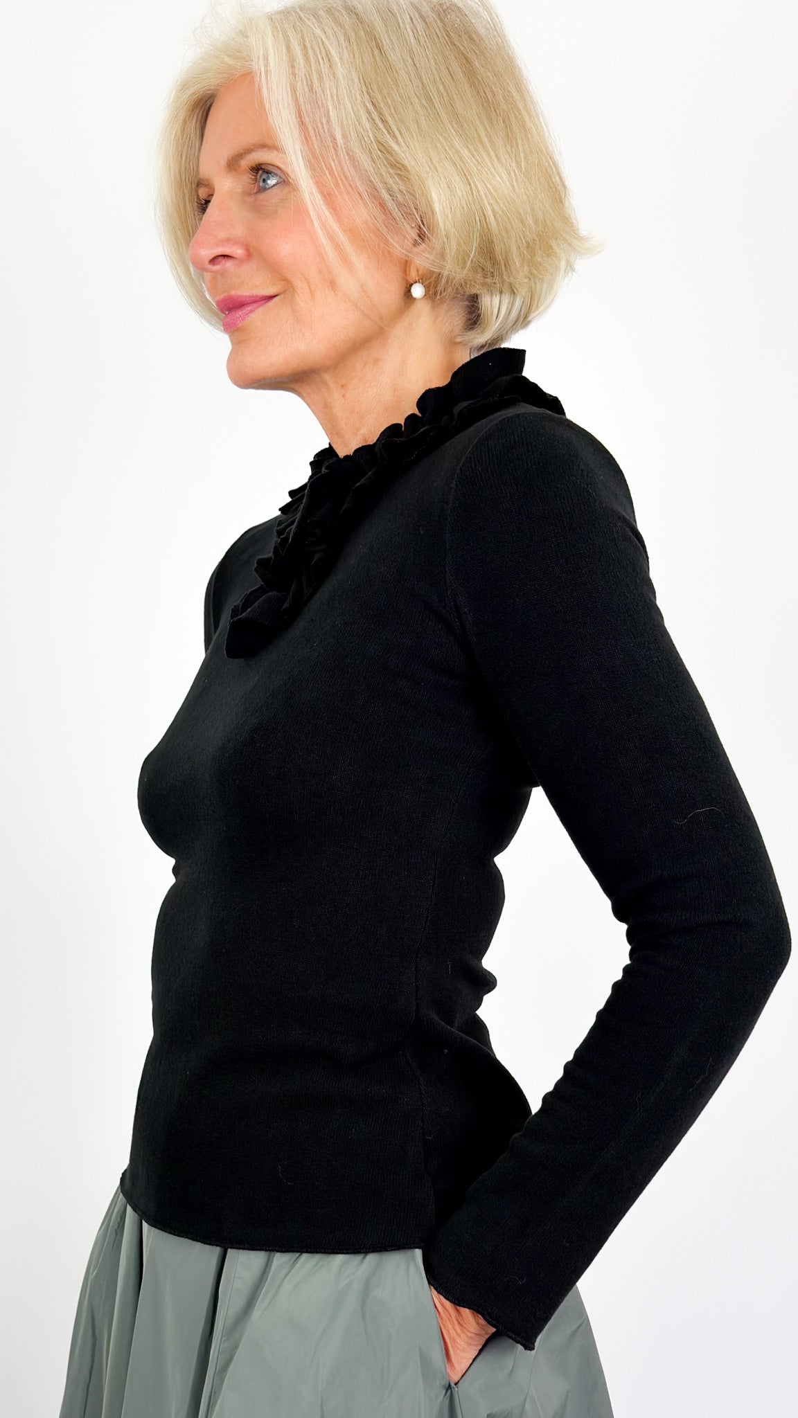 Neirami 302 Jumper Black