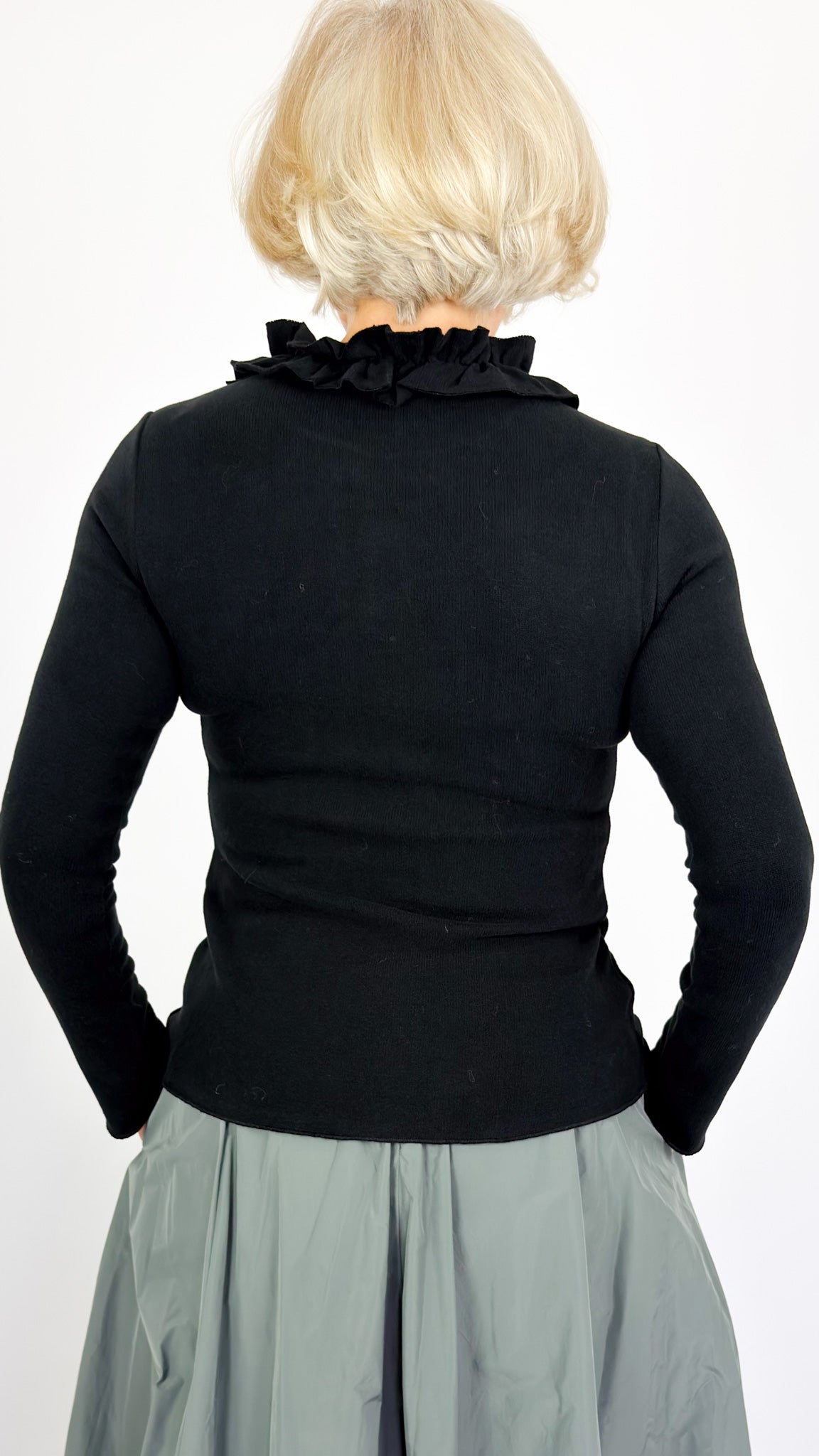 Neirami 302 Jumper Black