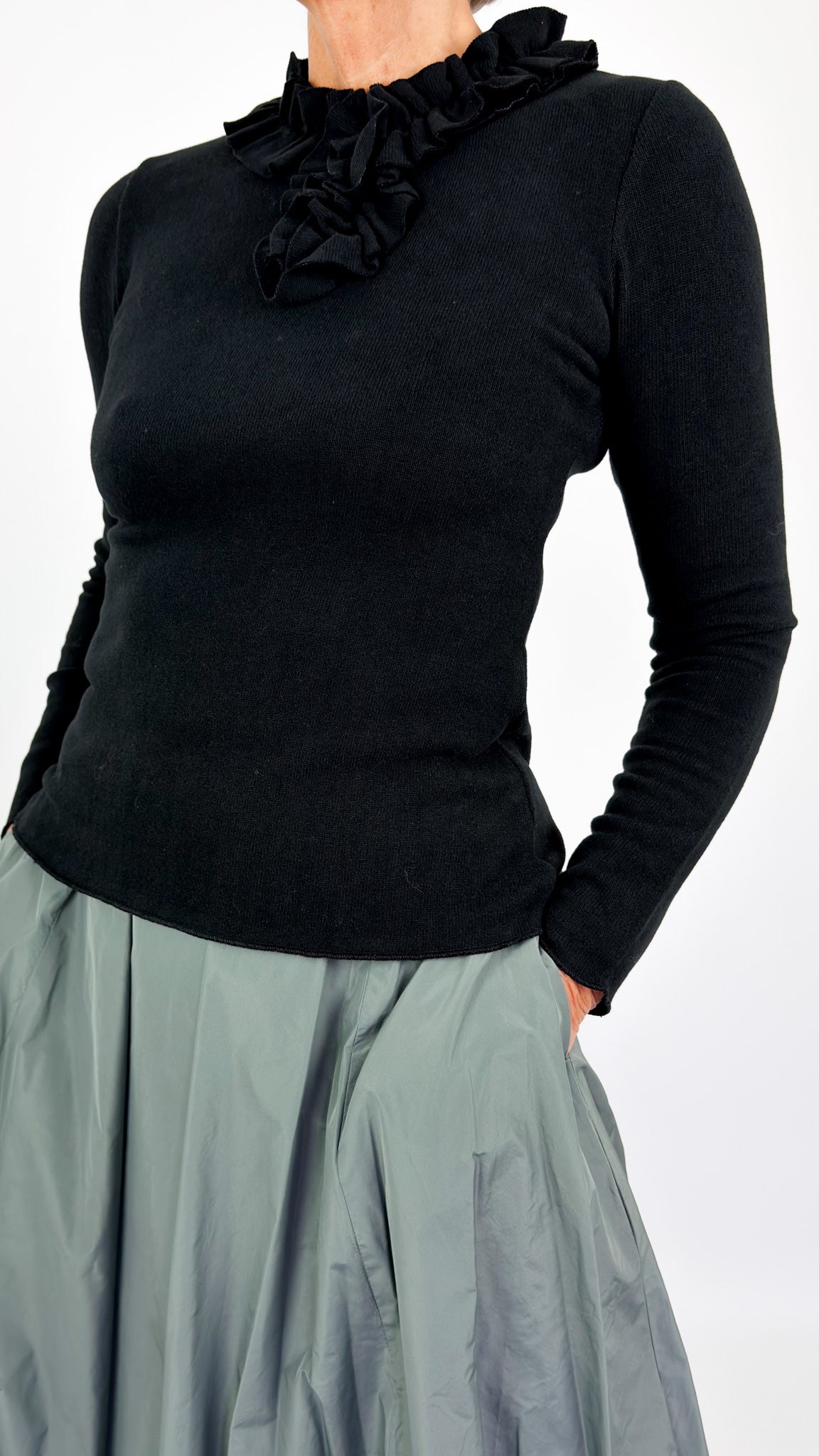 Neirami 302 Jumper Black
