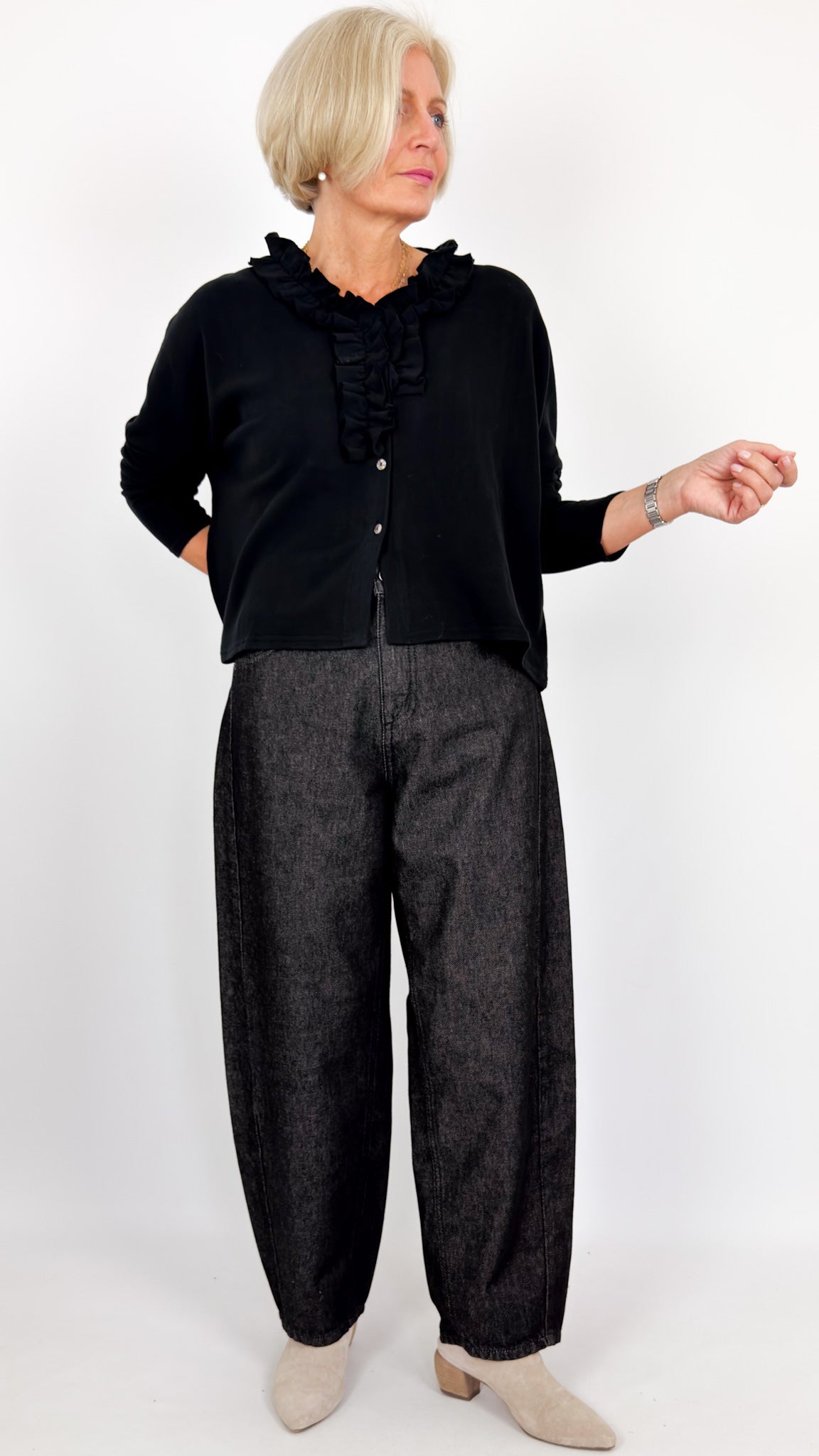 Neirami 203 Barrel Trousers Black