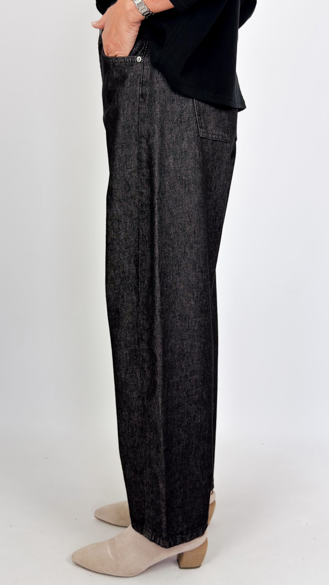 Neirami 203 Barrel Trousers Black