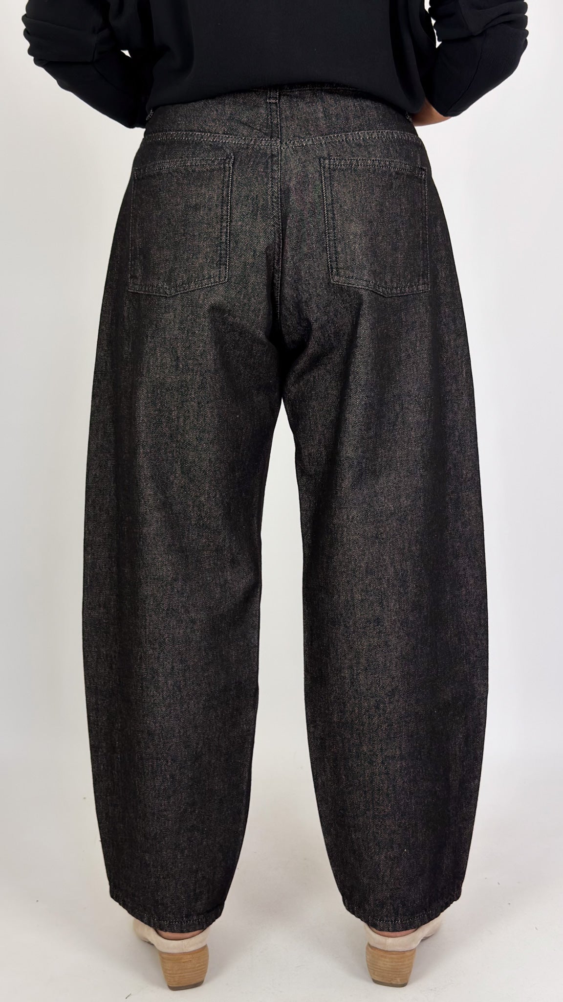 Neirami 203 Barrel Trousers Black