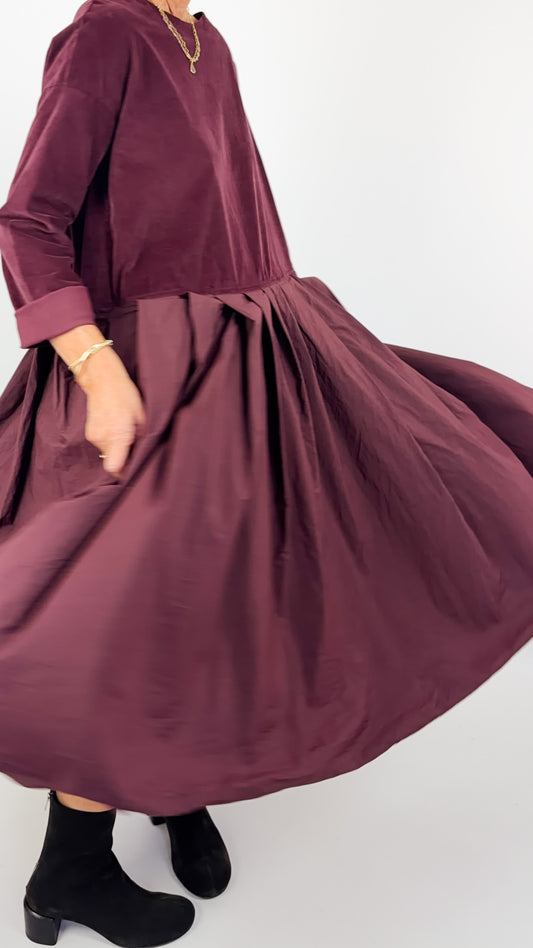 Album Di Famiglia V/TC Boatneck Pleat Dress Wine