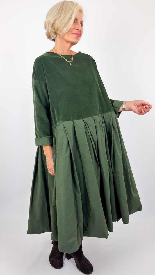 Album Di Famiglia V/TC Boatneck Pleat Dress Forest