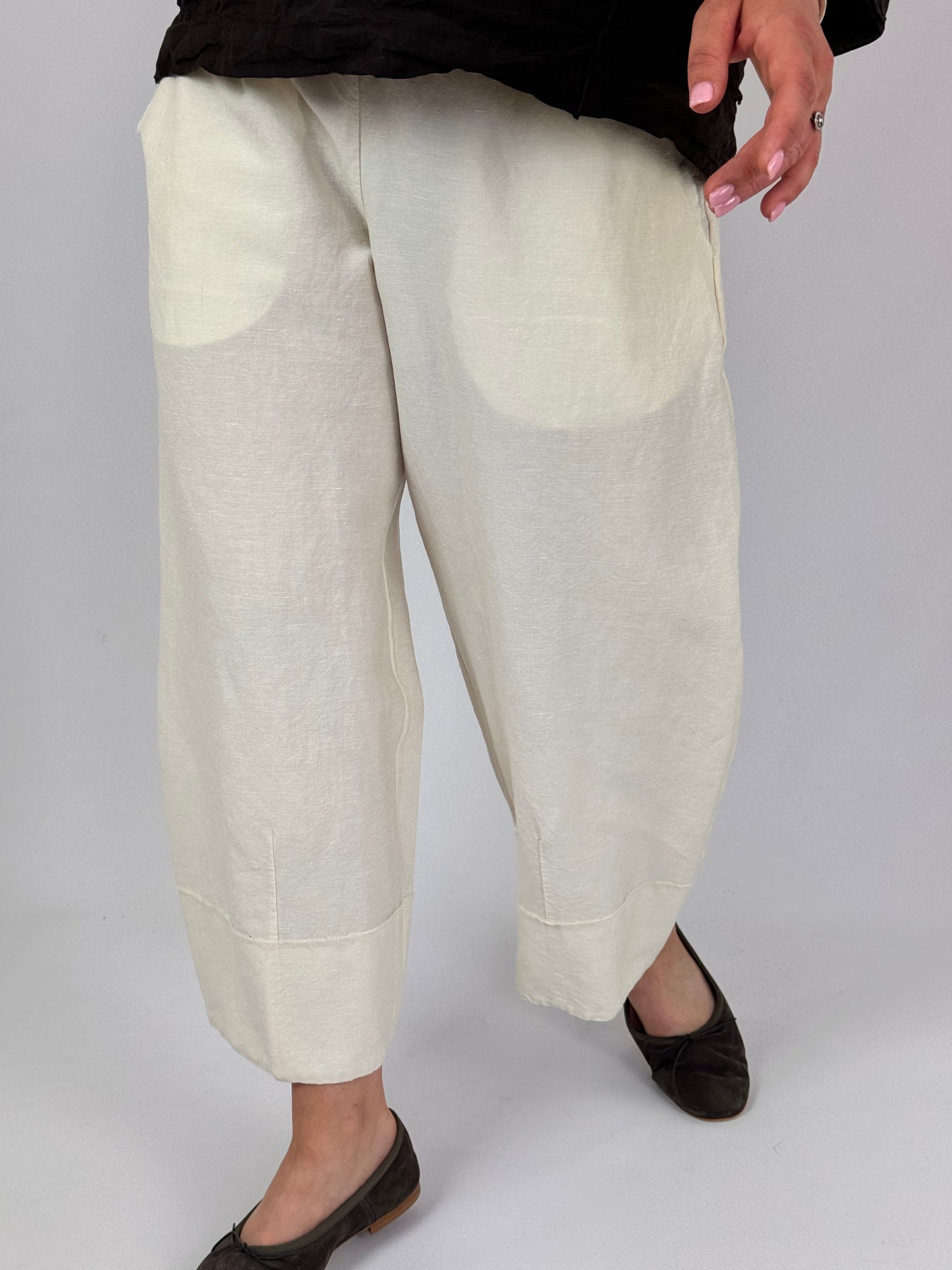 Aequamente 221 Trousers Chalk