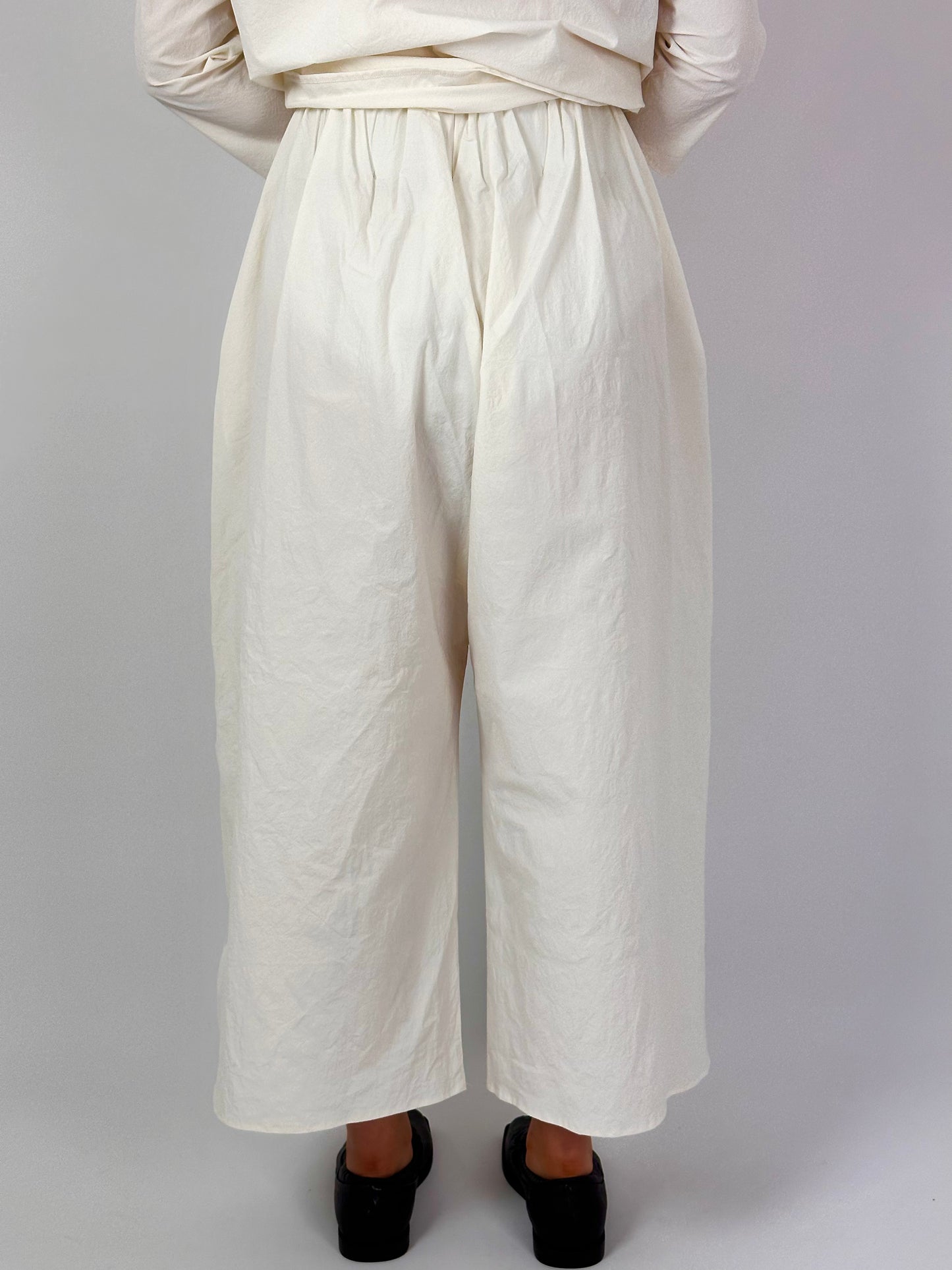 Album Wrinkled Trousers Off-White