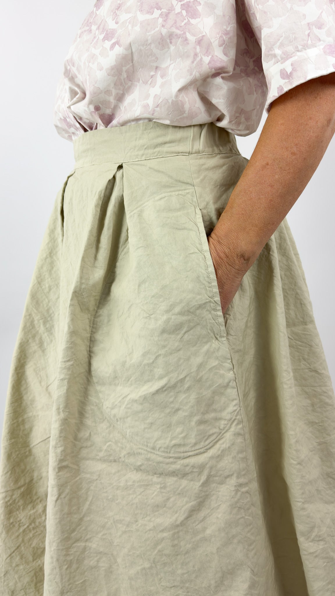 Aequamente 108 Skirt Sand