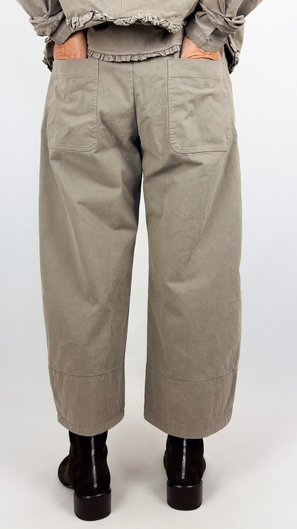 Aequamente 234 Trousers Tortora