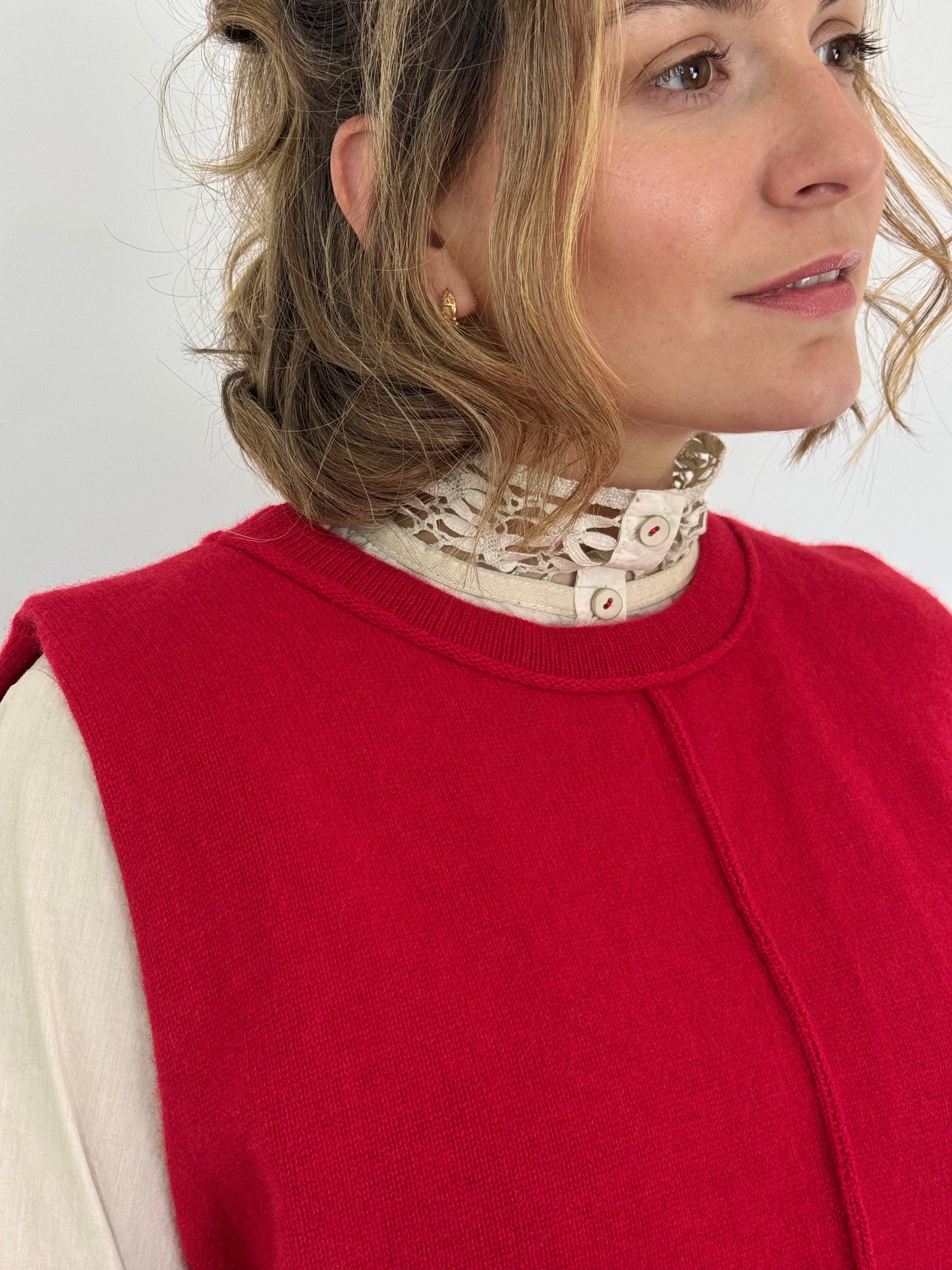 11Everything 02 Sleeveless Jumper Red