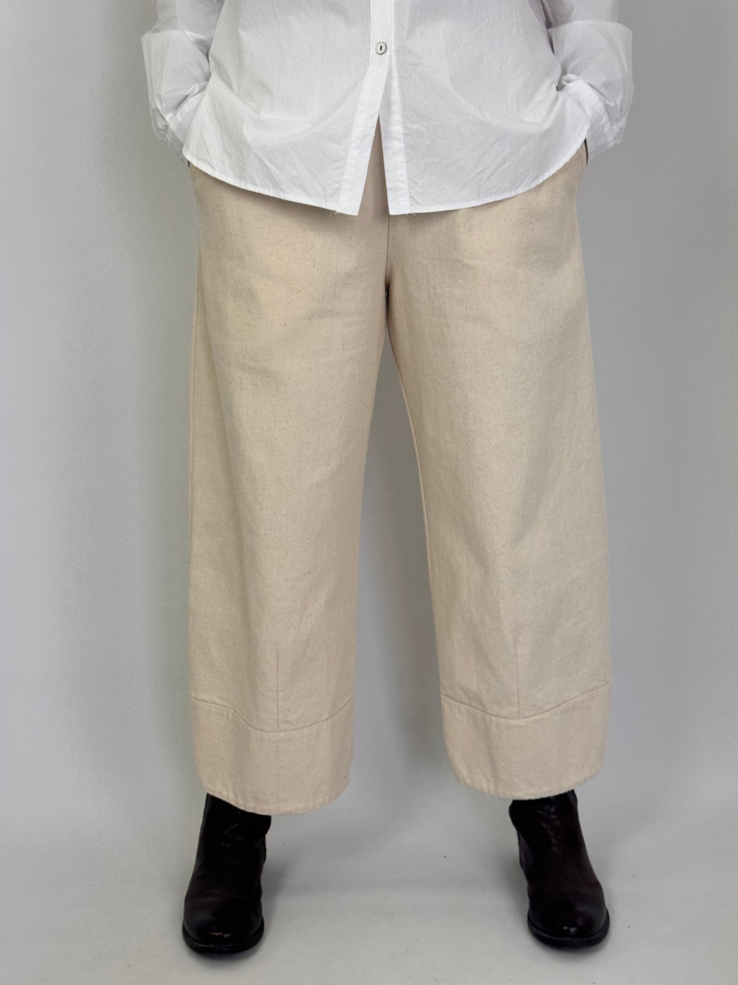 Aequamente 248 Trousers Chalk
