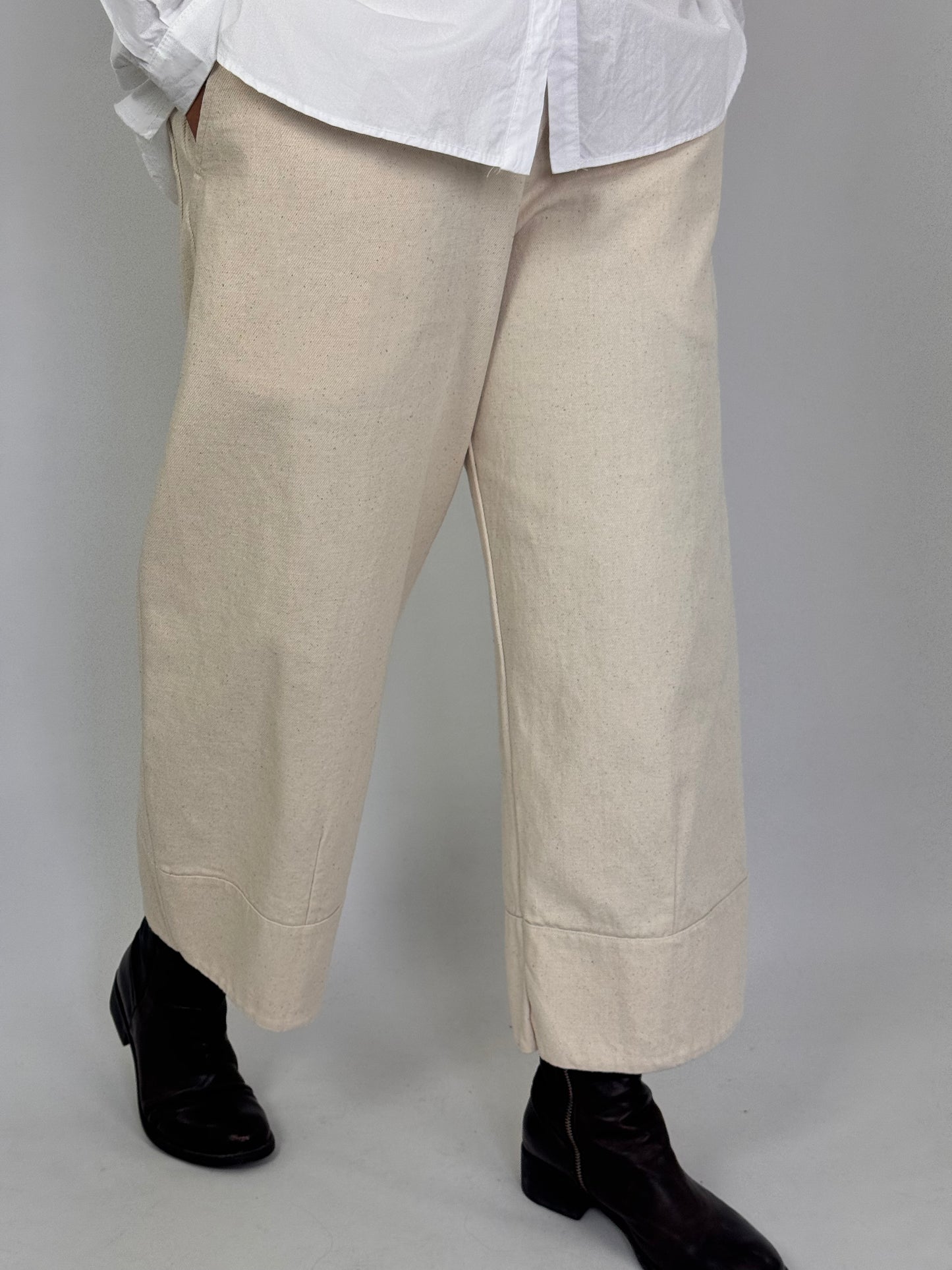 Aequamente 248 Trousers Chalk