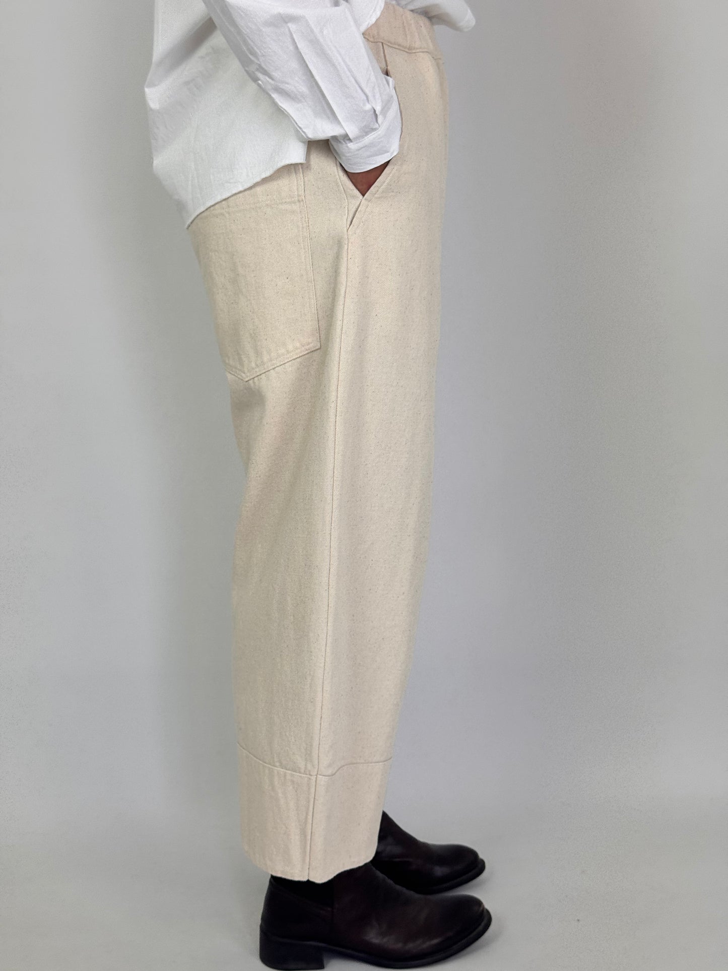 Aequamente 248 Trousers Chalk