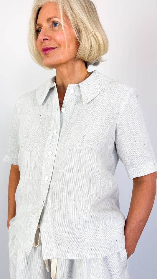 Der Antagonist S23 Shirt White Stripe