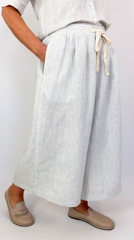 Der Antagonist P17 Culottes White Stripe