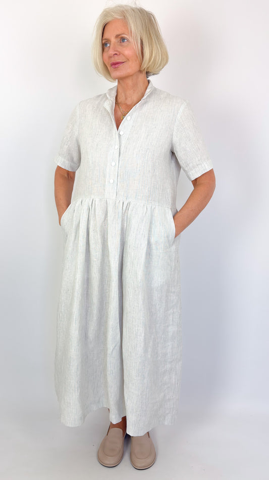 Der Antagonist D16 Dress White Stripe