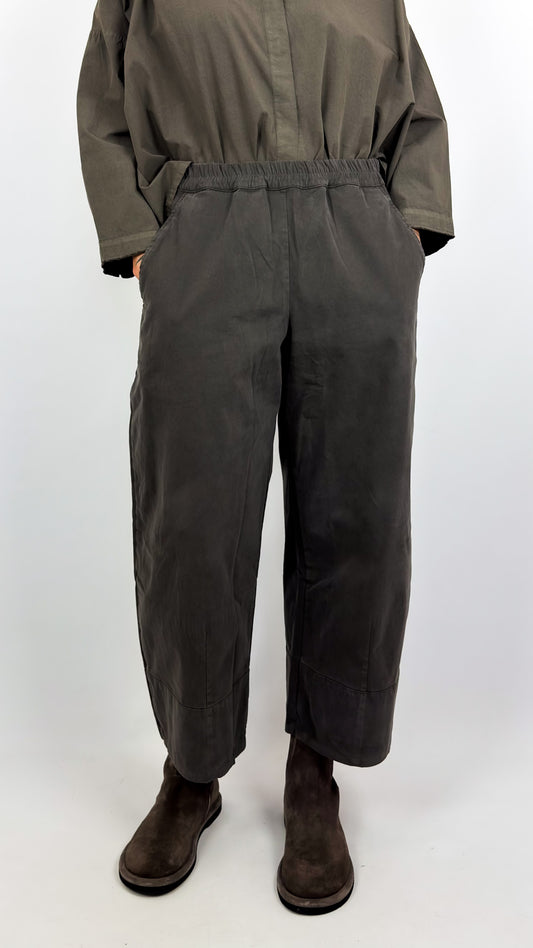 Aequamente 234 Trousers Visone