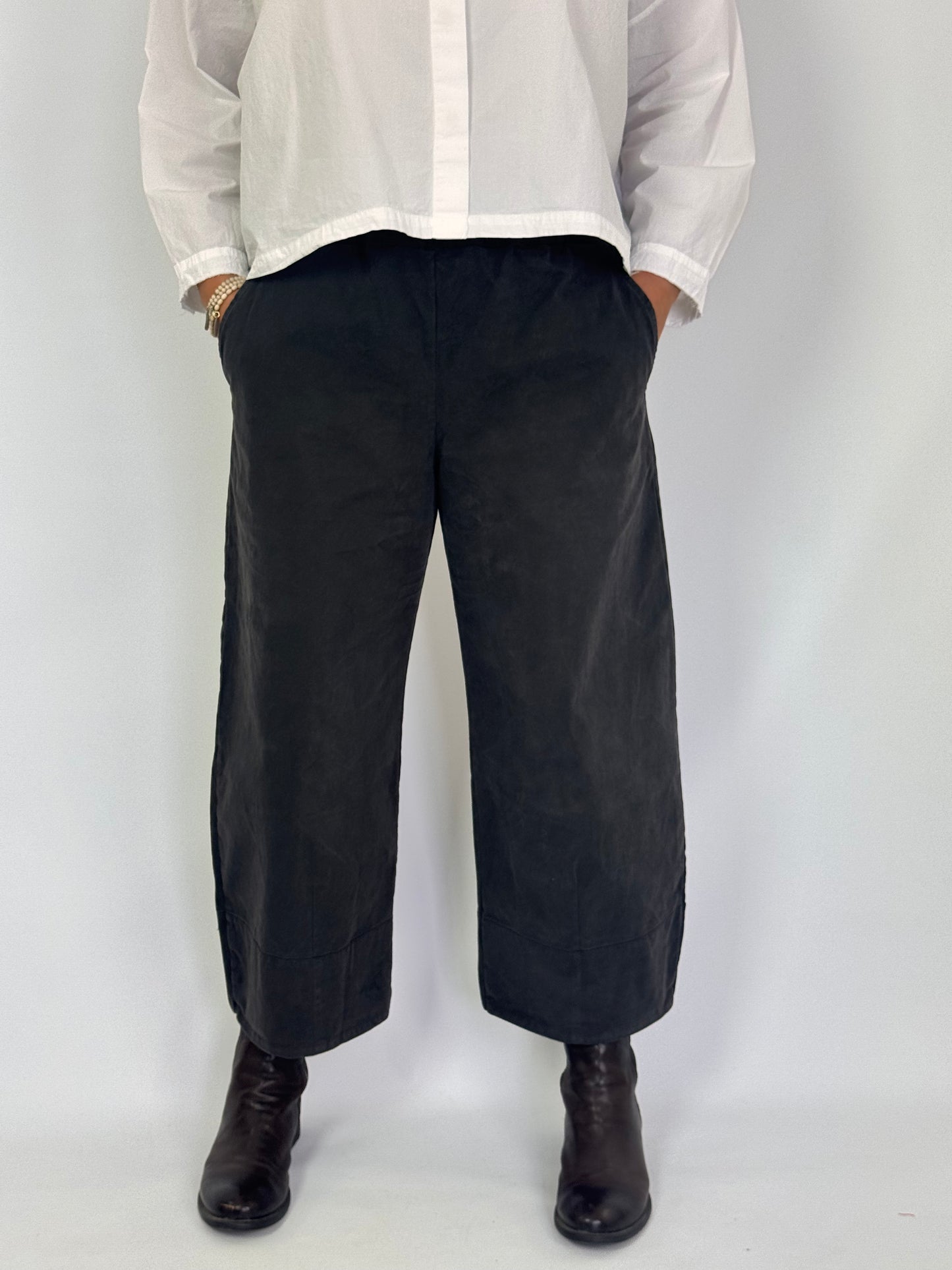 Aequamente 235 Trousers Ebano