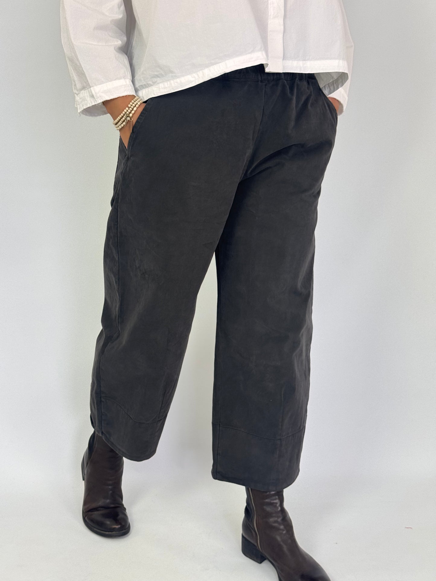 Aequamente 235 Trousers Ebano