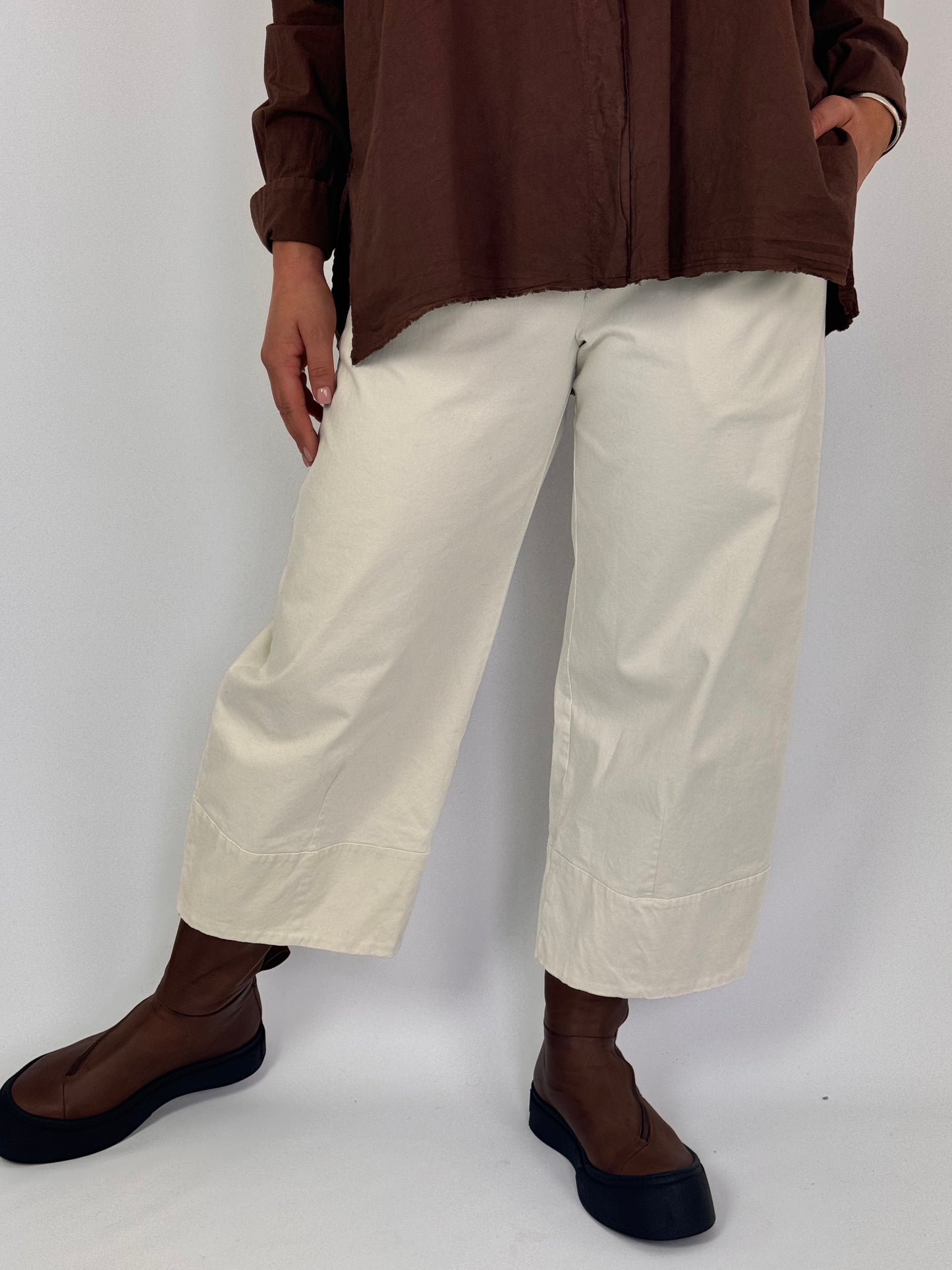 Aequamente 246 Trousers Chalk