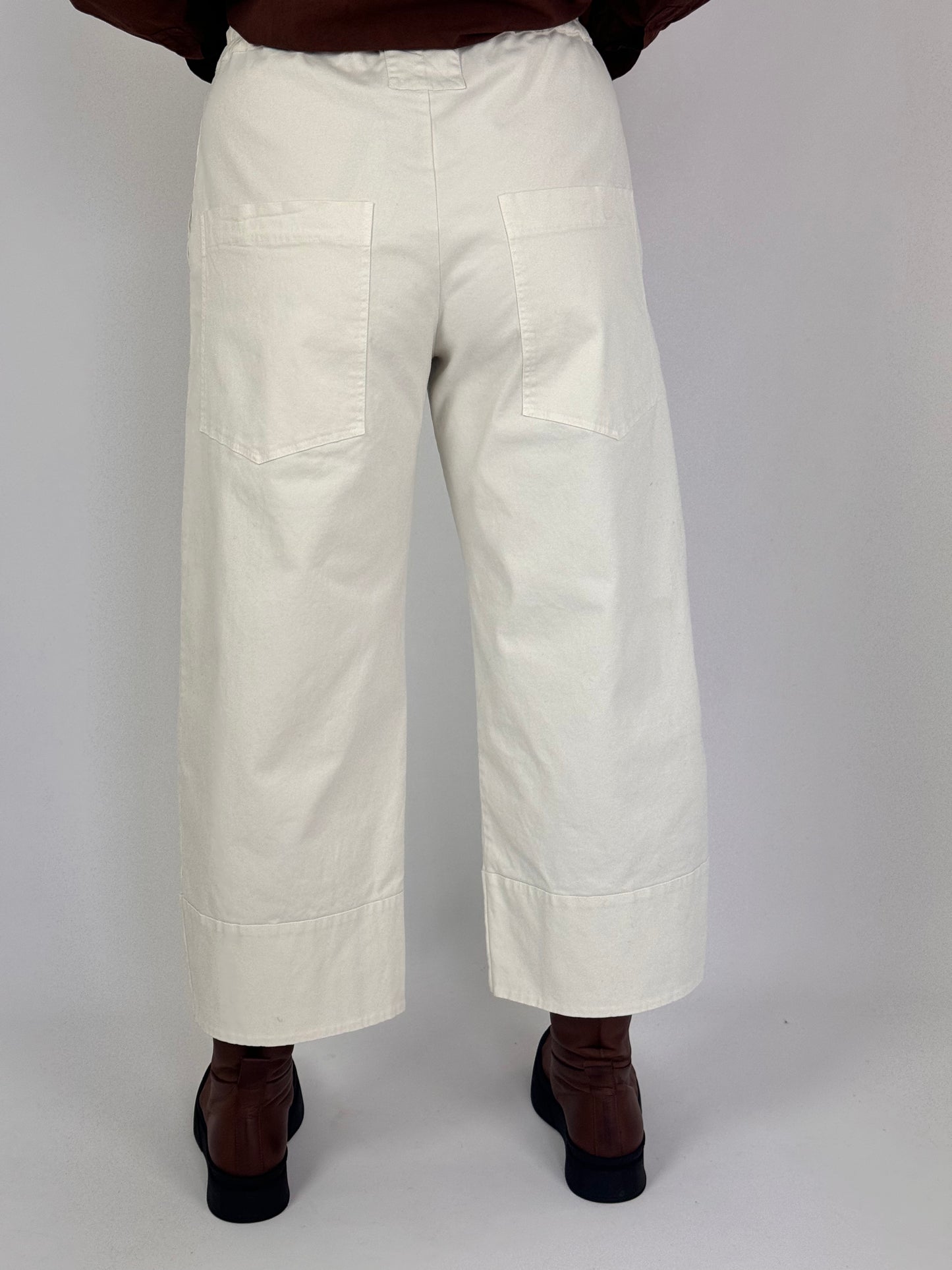 Aequamente 246 Trousers Chalk