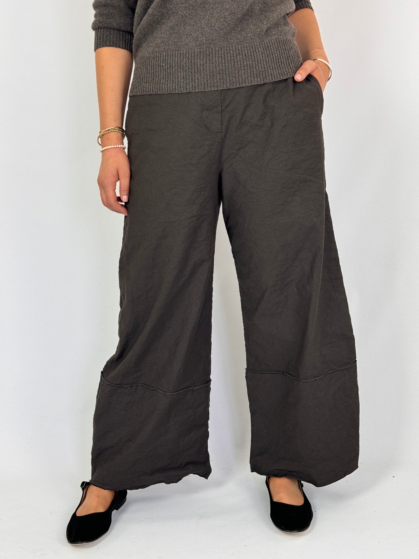 Aequamente 204 Trousers Ebano