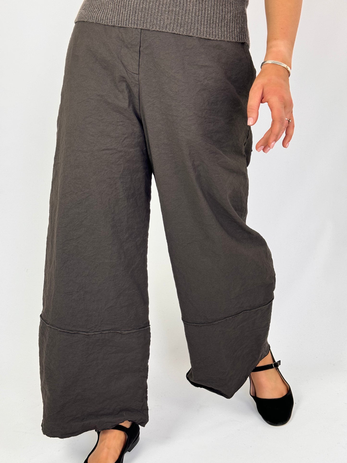 Aequamente 204 Trousers Ebano